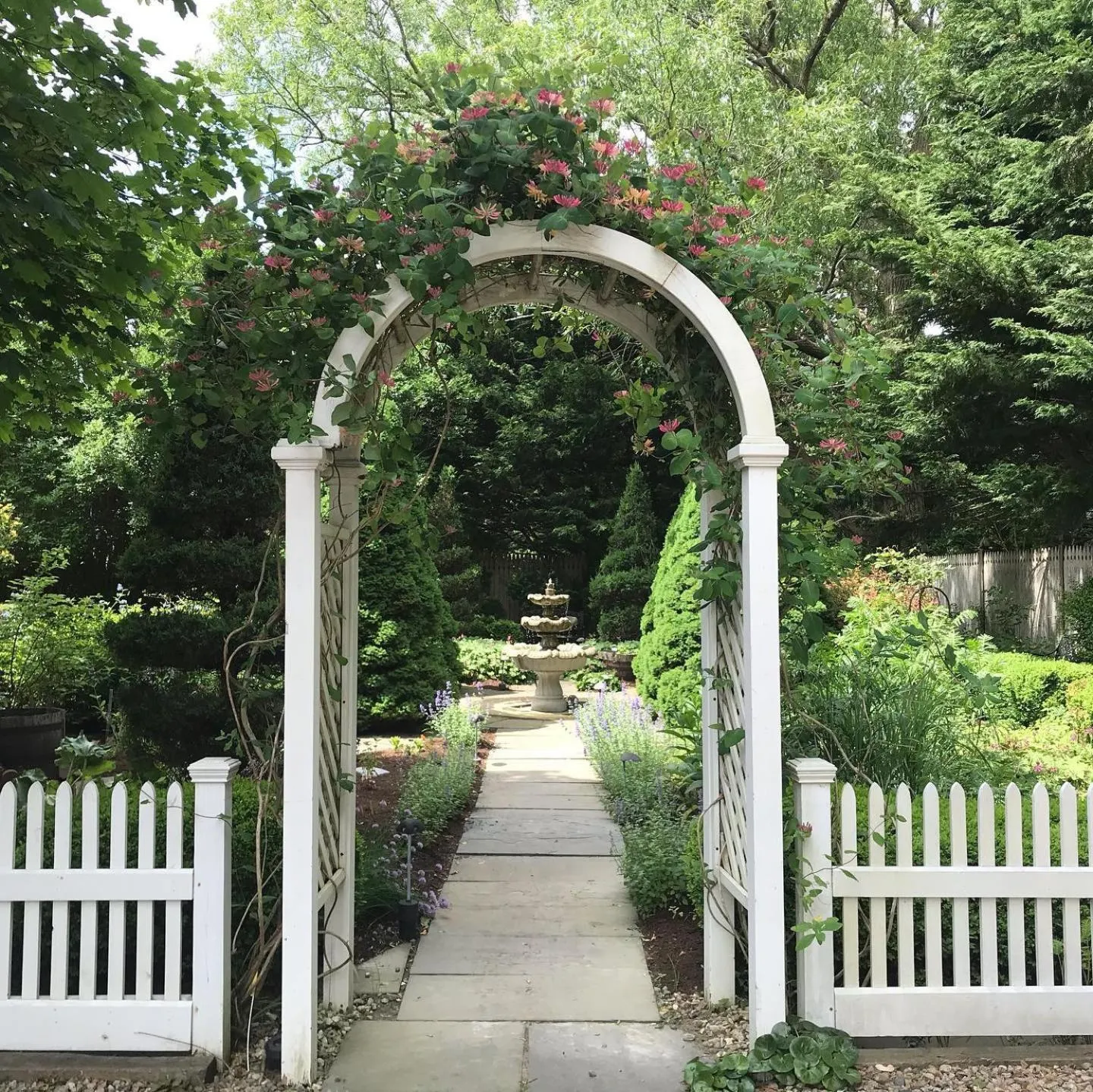 Garden in Captain's House Inn