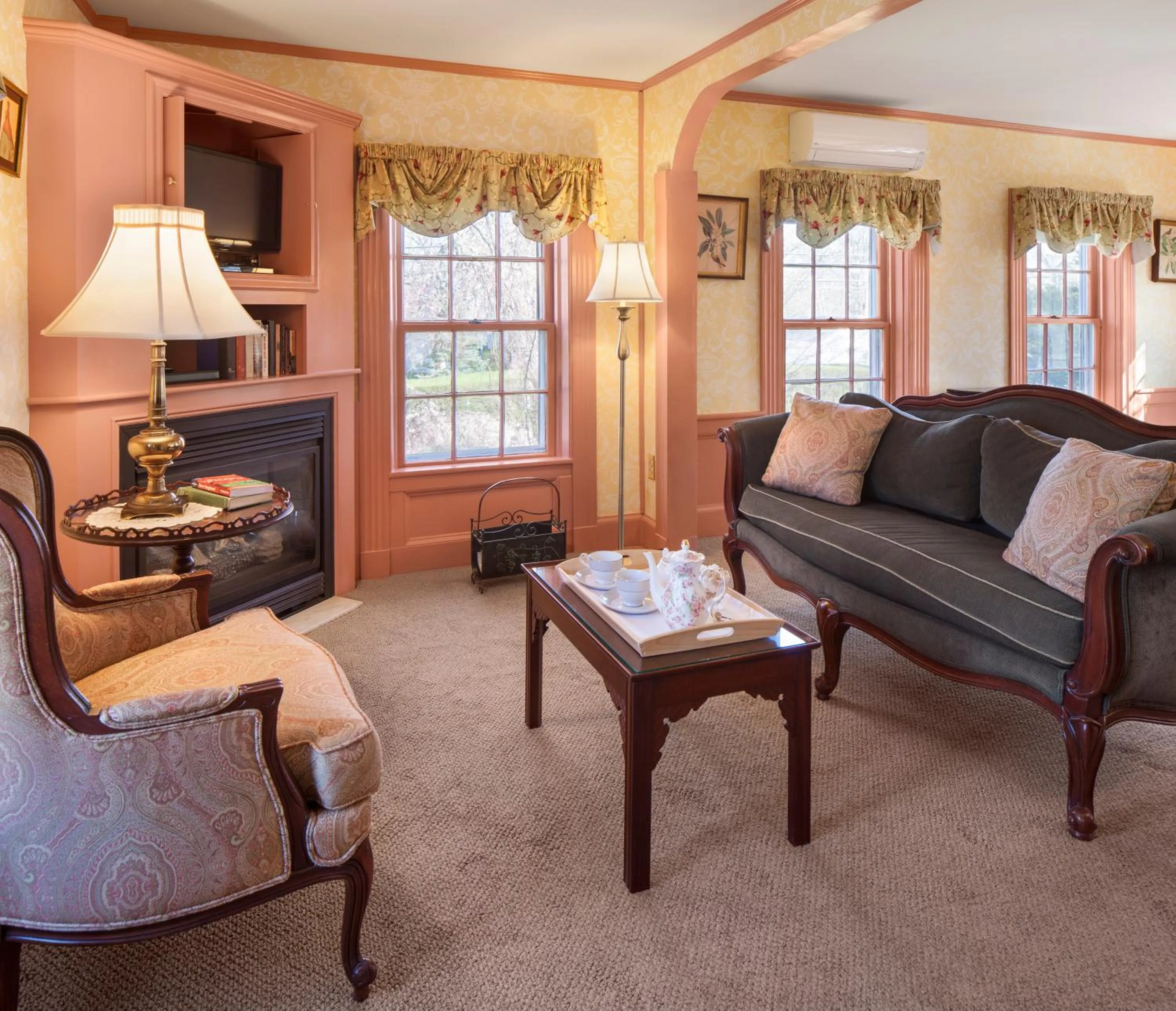 Seating area in Captain's House Inn