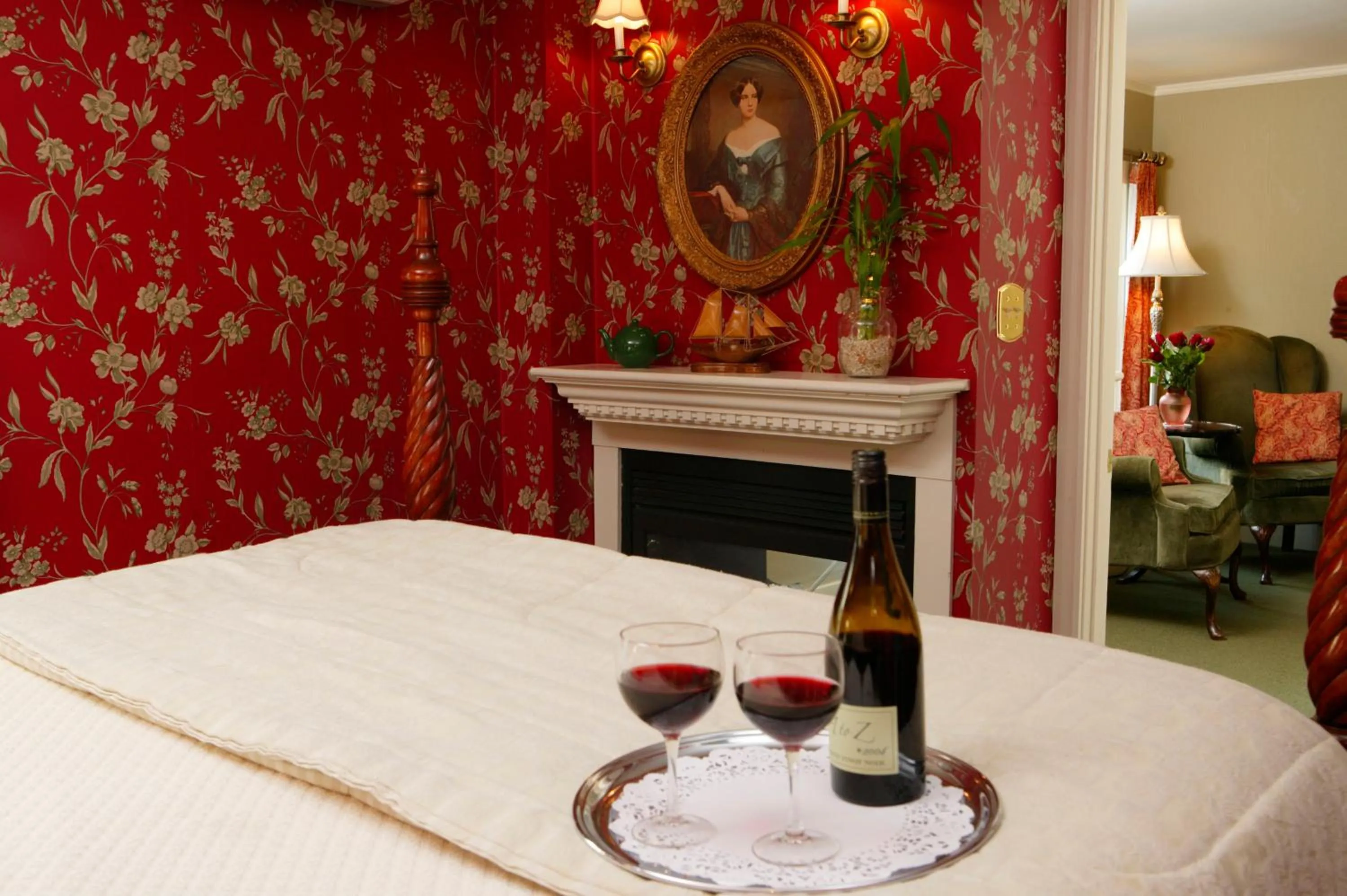 Bed in Captain's House Inn