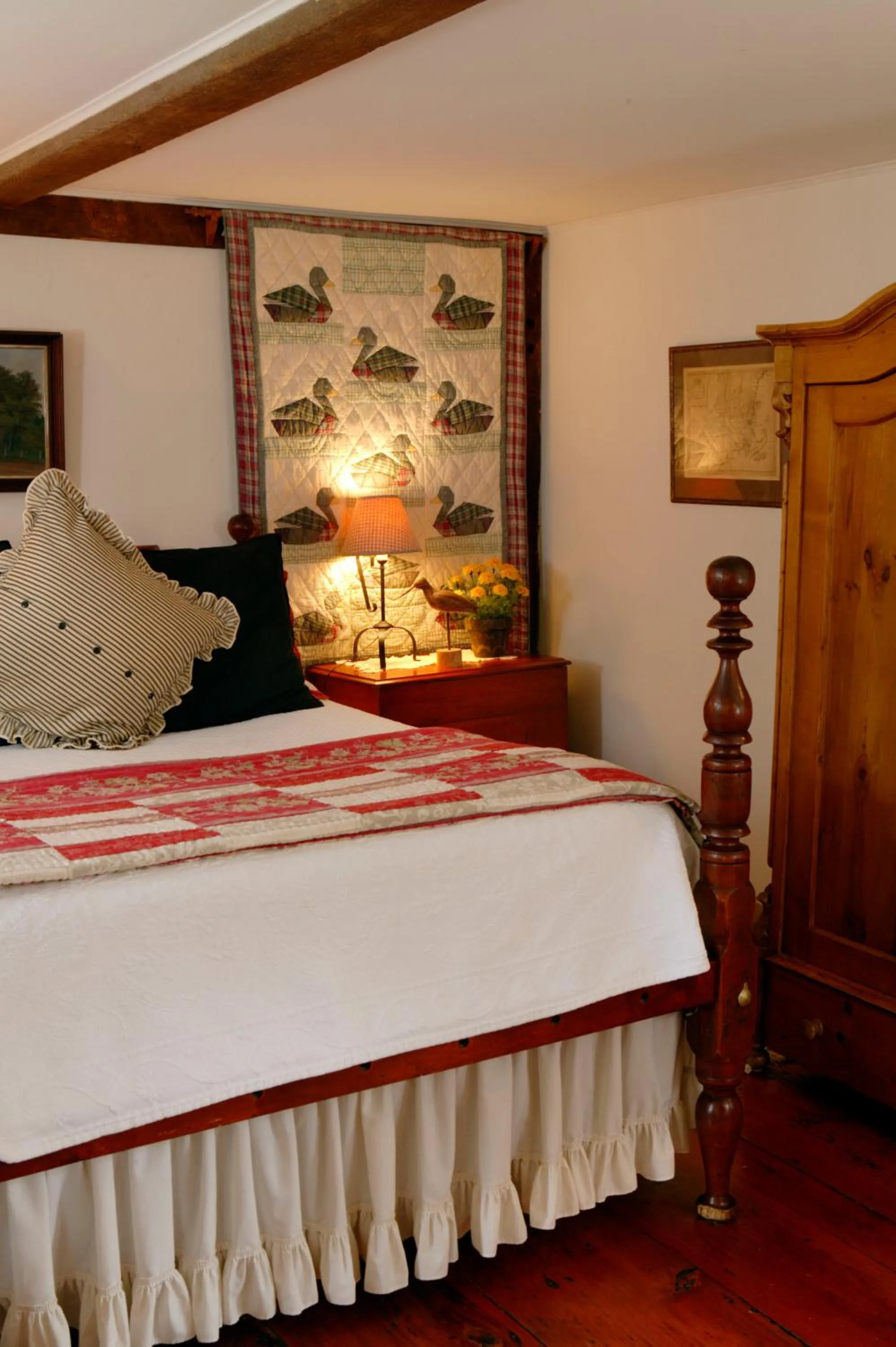 Bedroom, Bed in Captain's House Inn