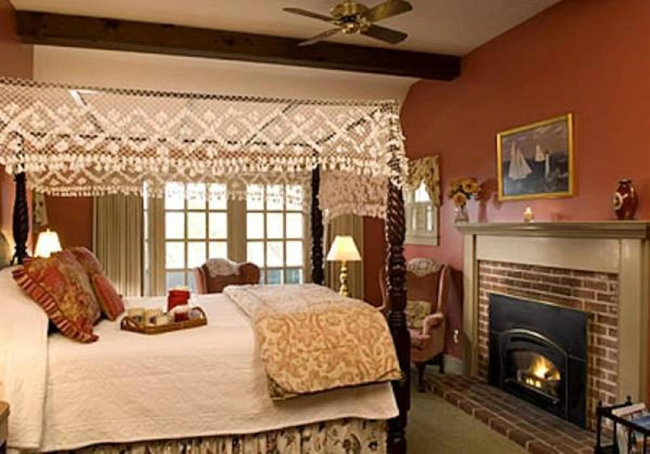 Bed in Captain's House Inn