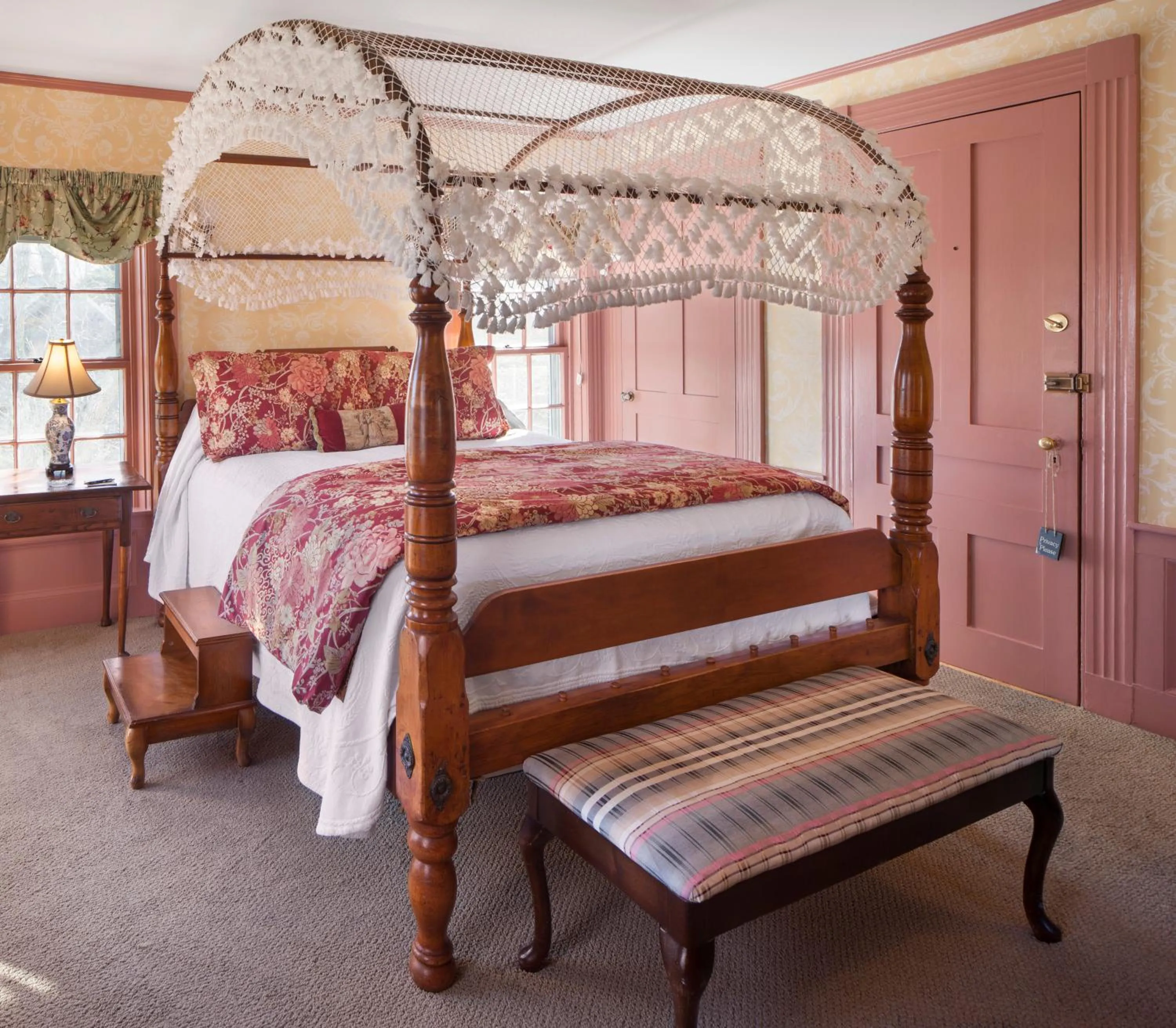 Bed in Captain's House Inn