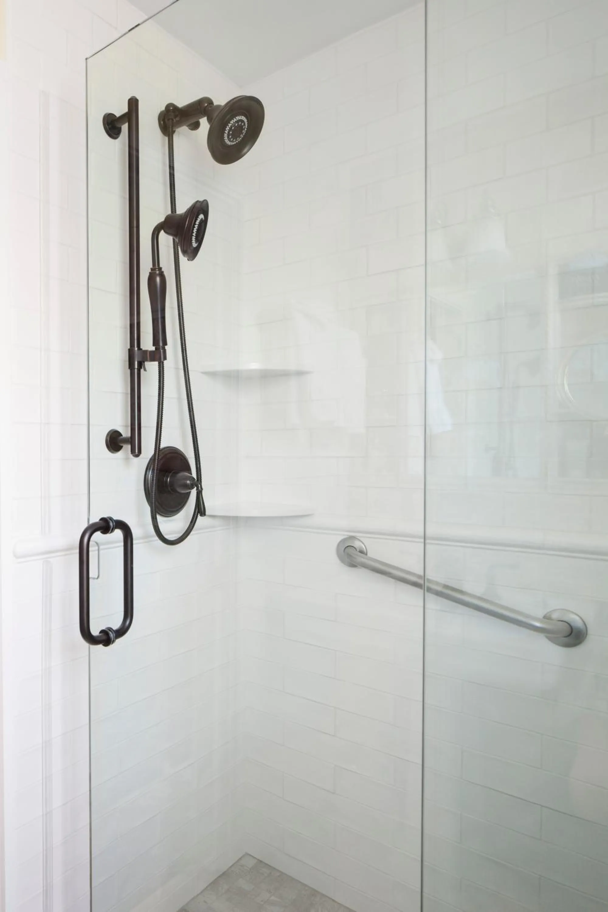 Shower in Captain's House Inn