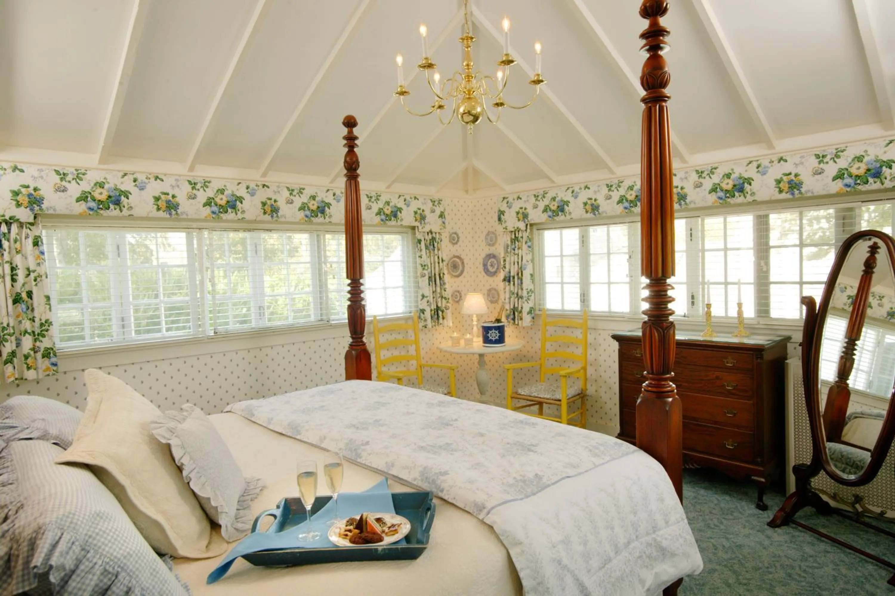 Bedroom, Bed in Captain's House Inn
