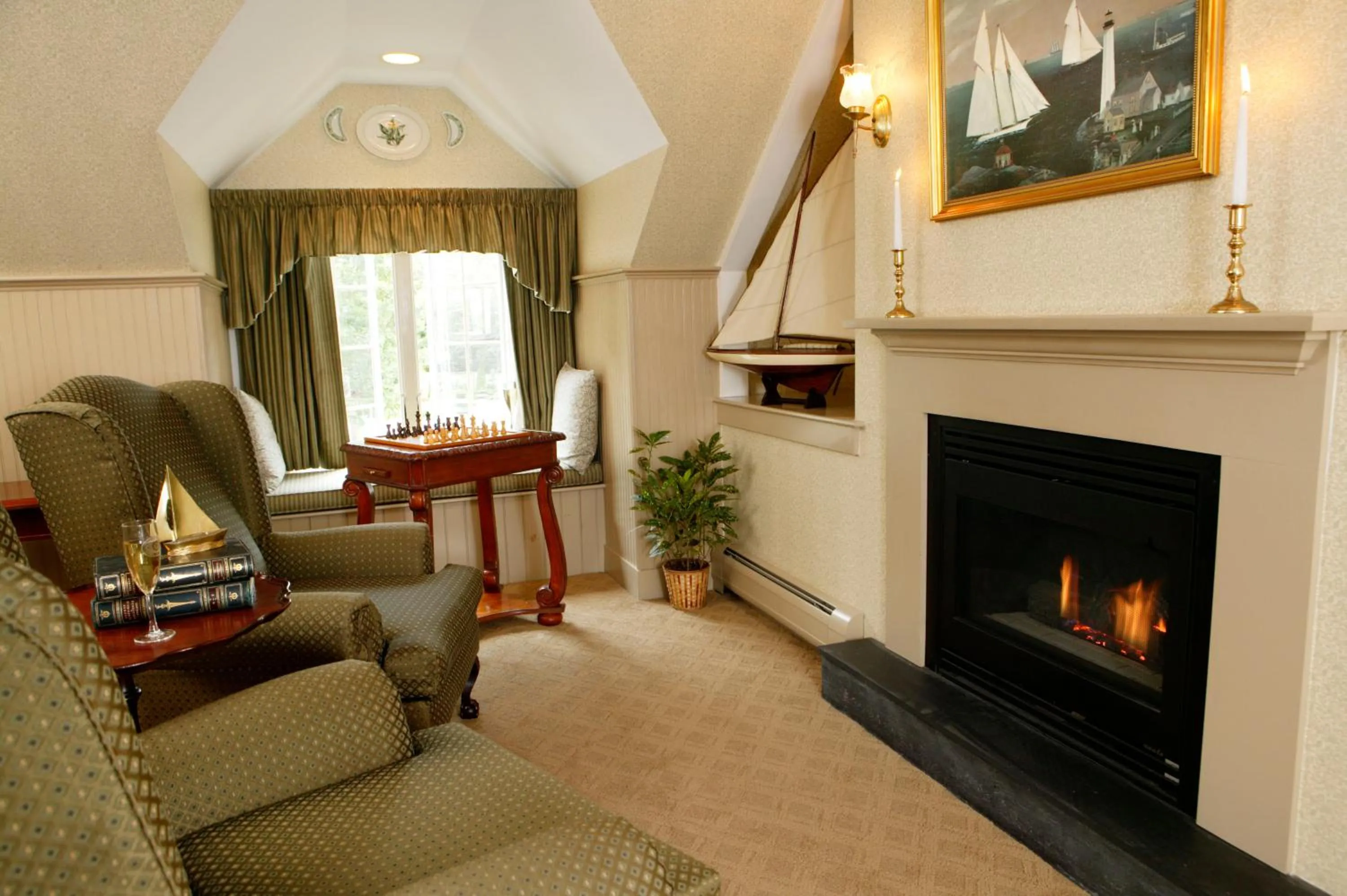 Living room in Captain's House Inn