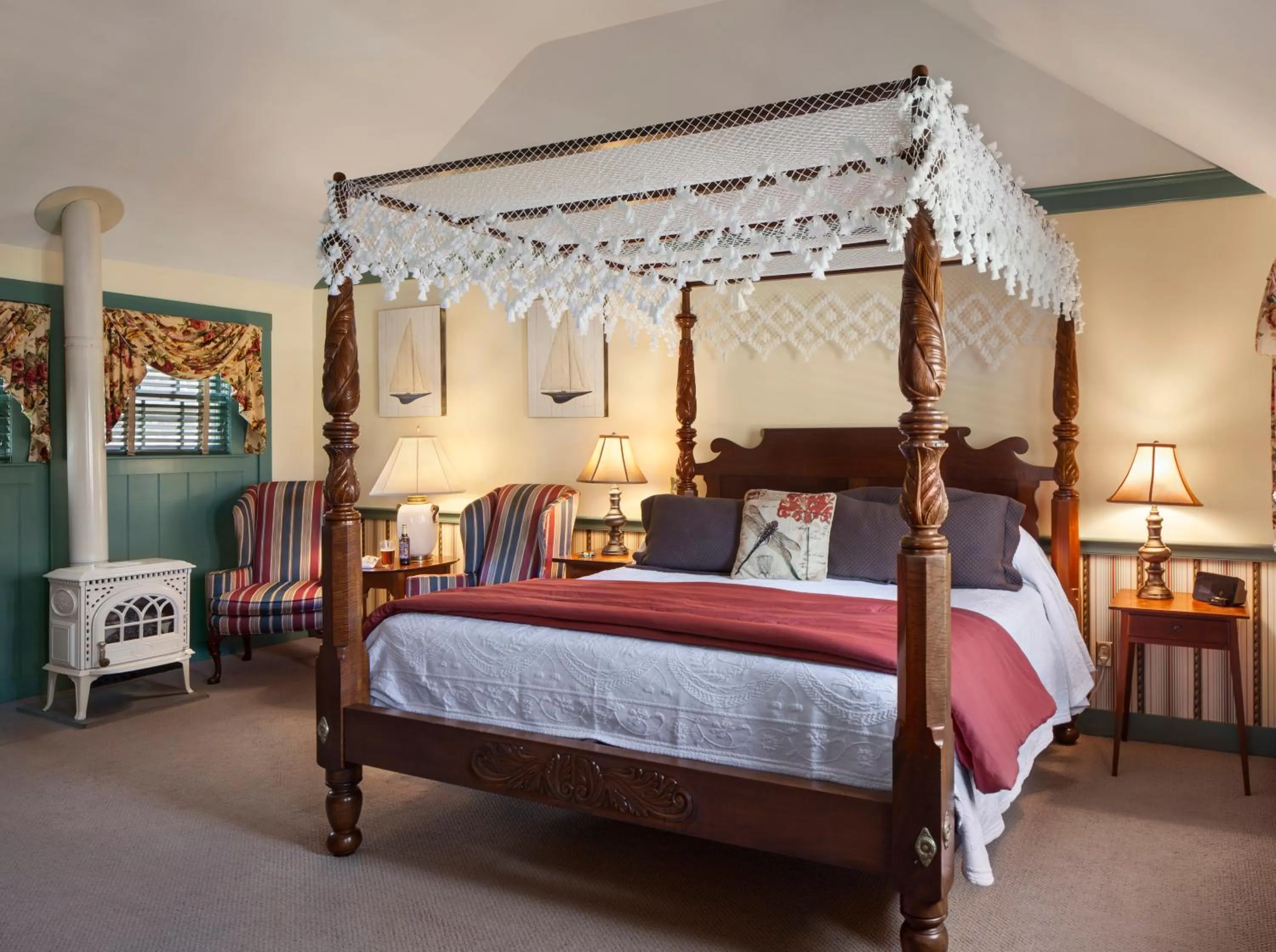 Bedroom, Bed in Captain's House Inn
