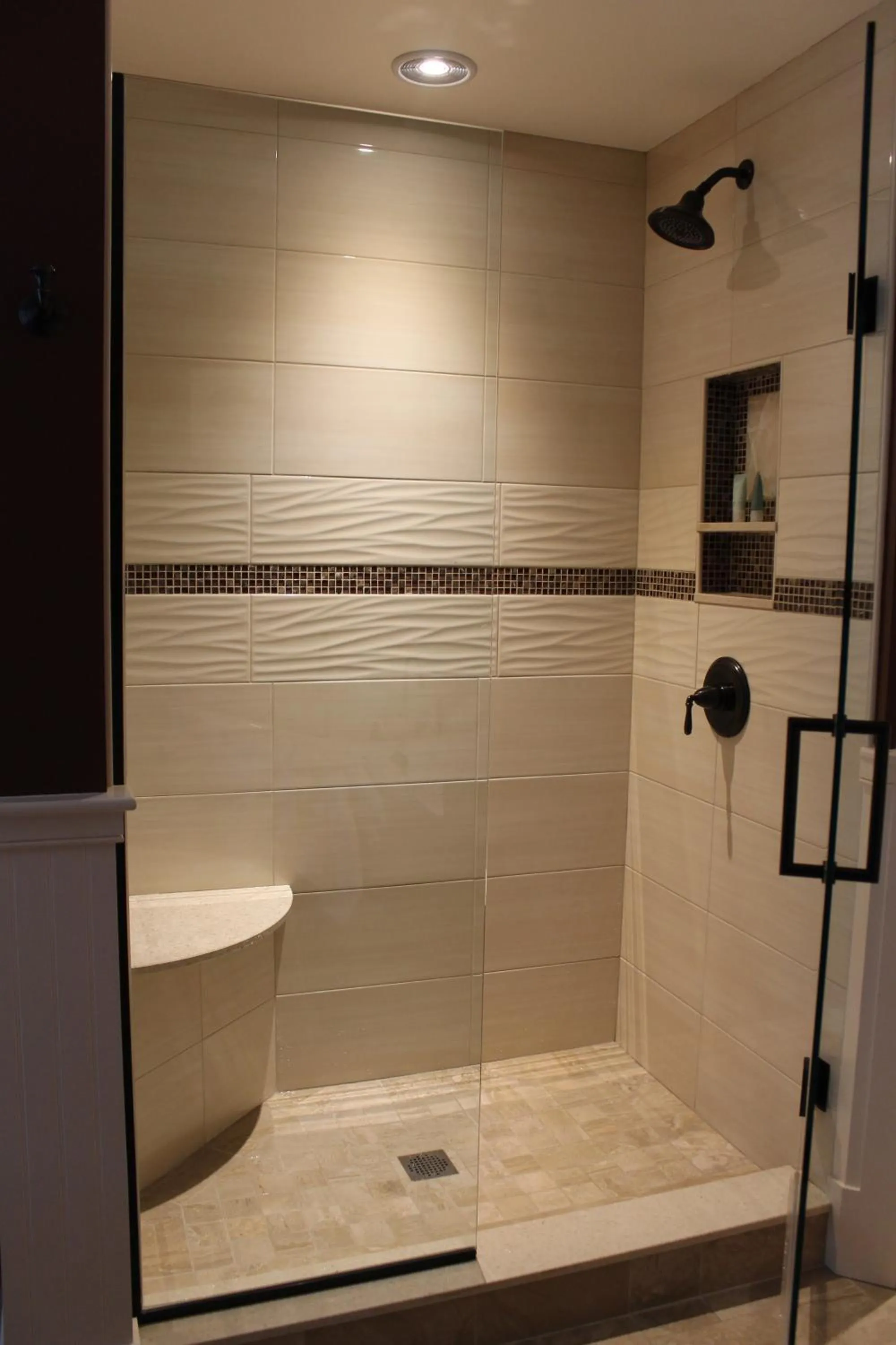 Shower in Captain's House Inn