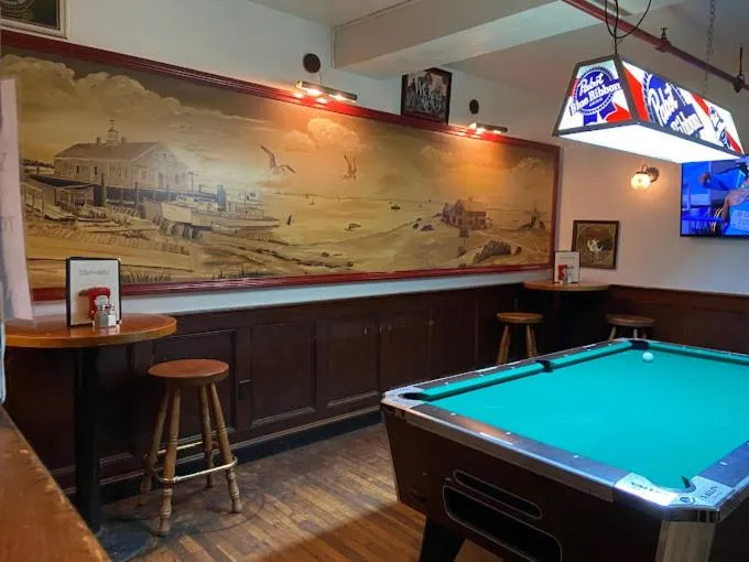 Restaurant/places to eat in Captain's House Inn