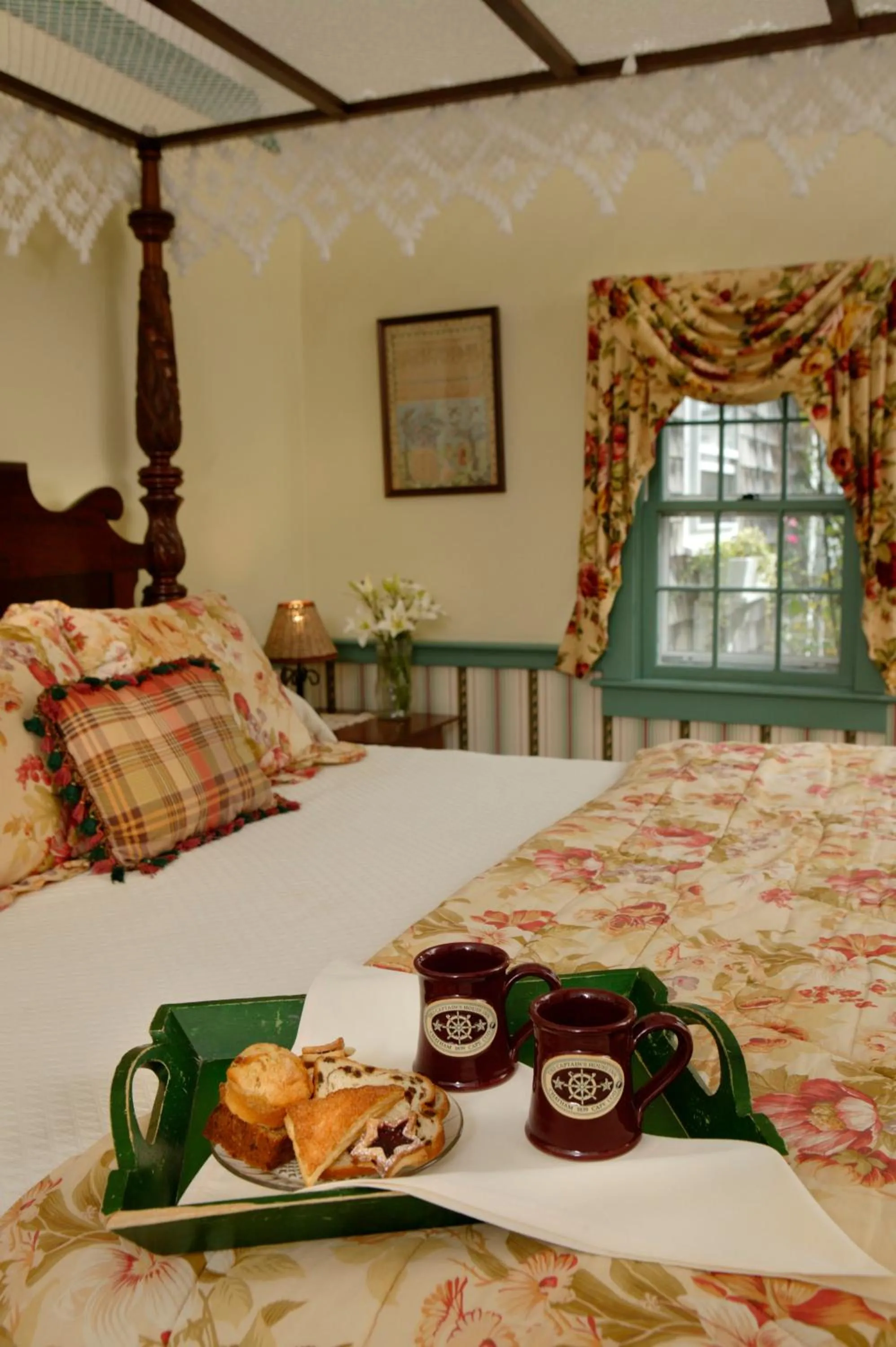 Decorative detail, Bed in Captain's House Inn