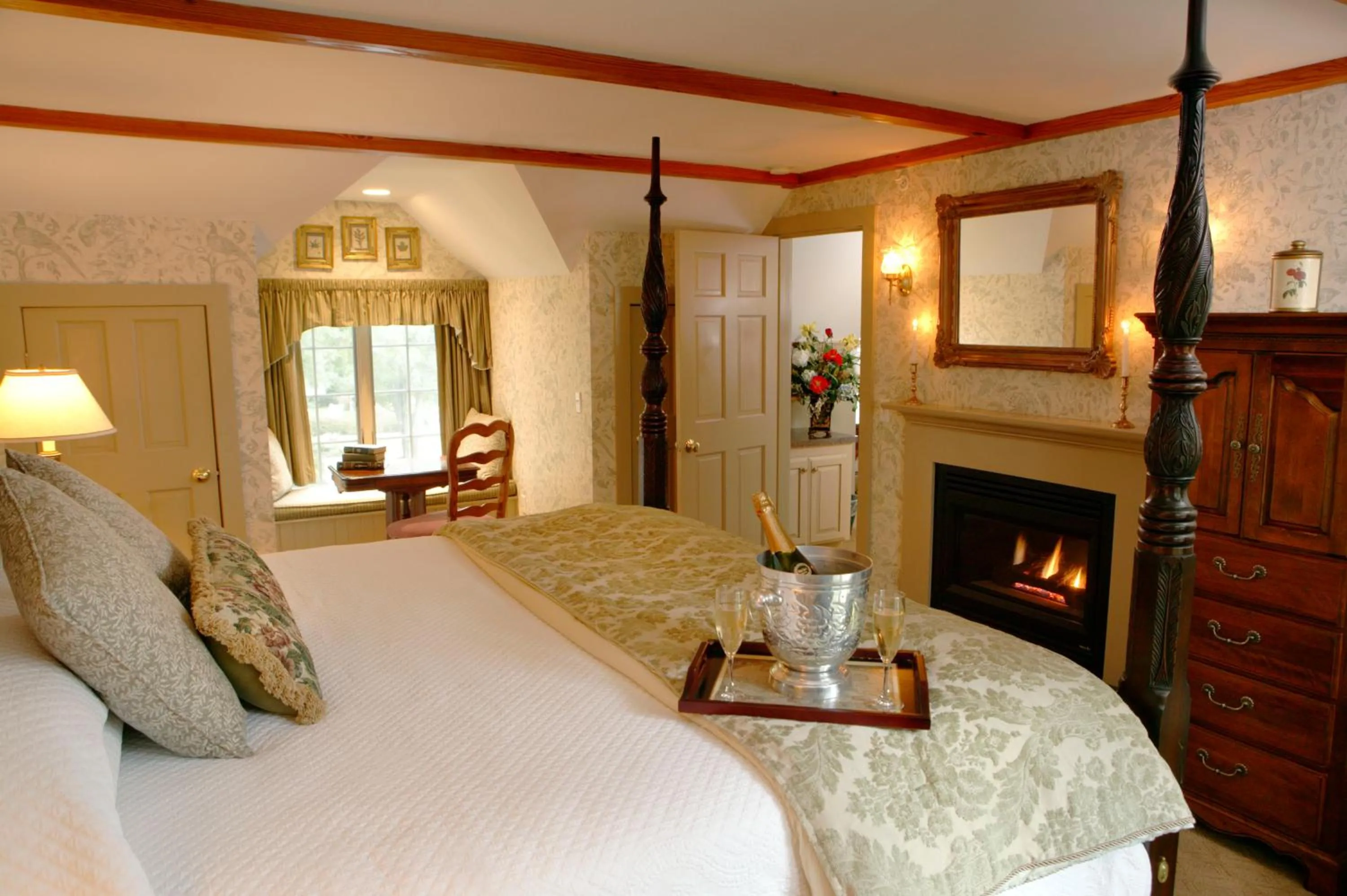 Bed in Captain's House Inn