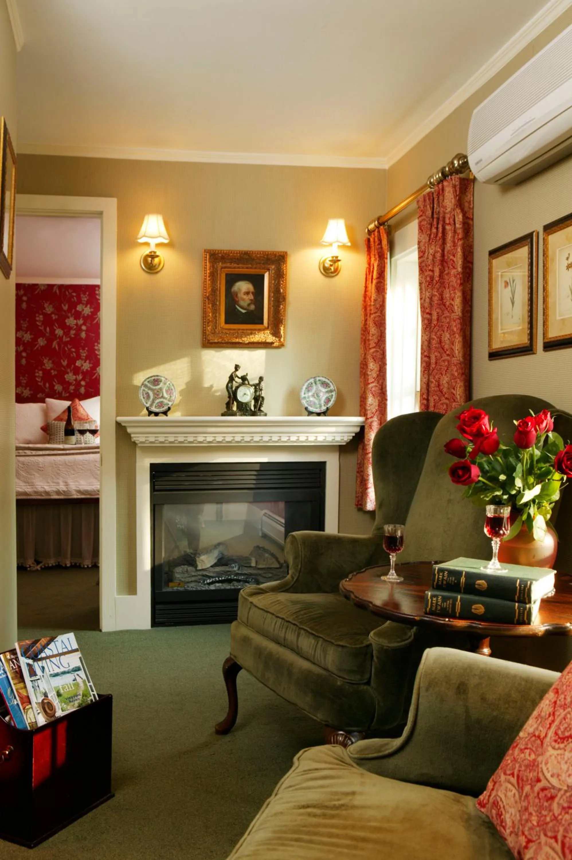Living room in Captain's House Inn