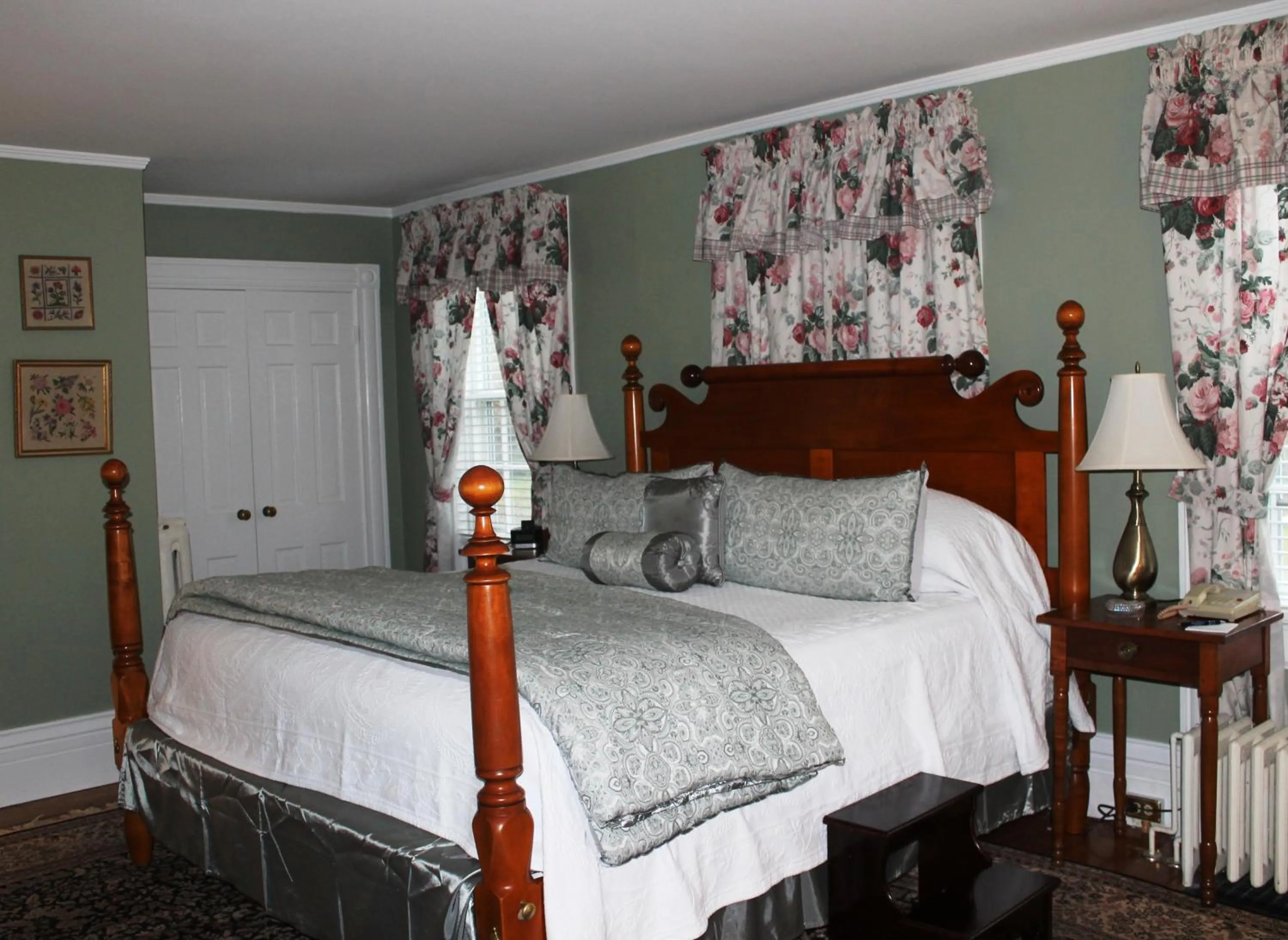 Bedroom, Bed in Captain's House Inn