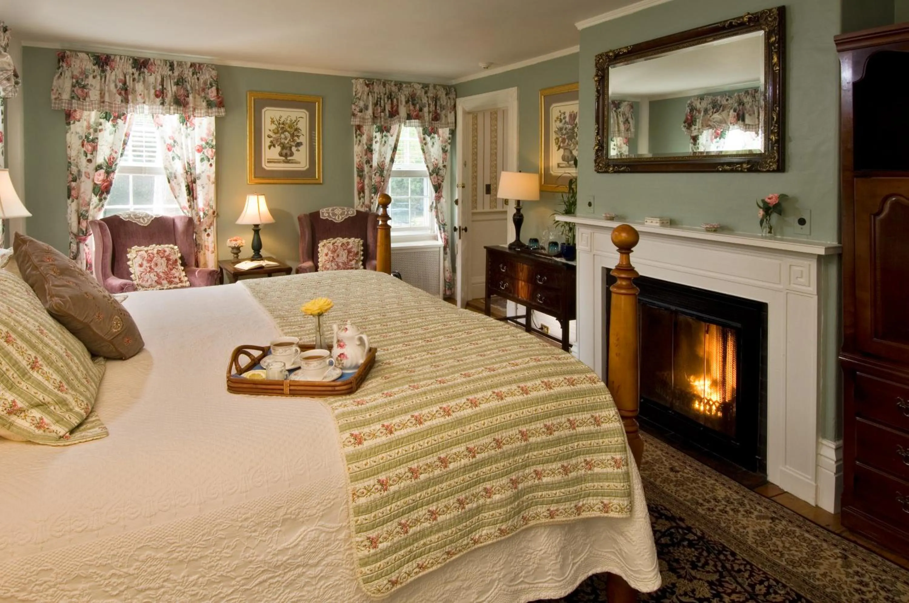 Bedroom, Bed in Captain's House Inn