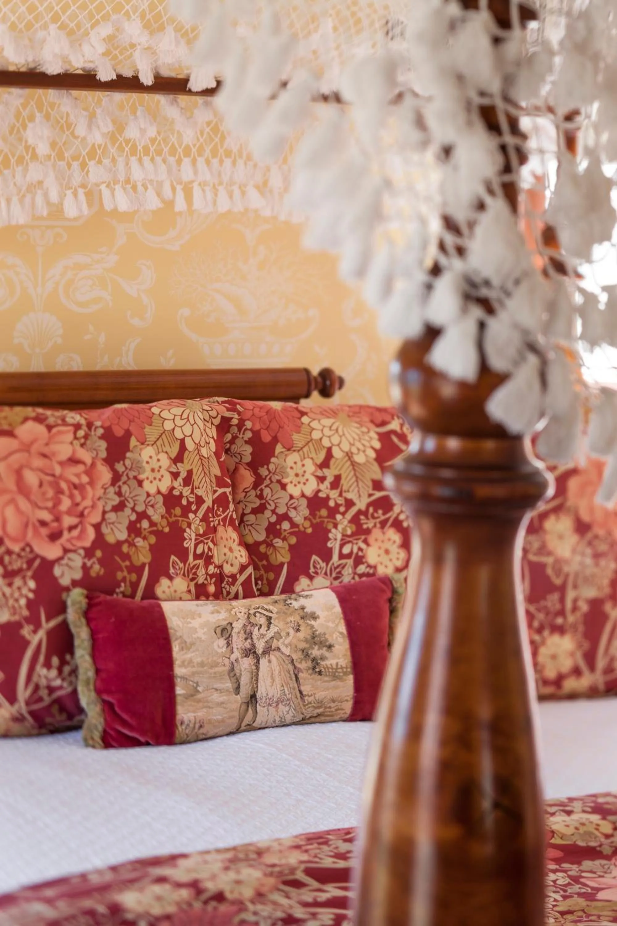 Decorative detail, Bed in Captain's House Inn