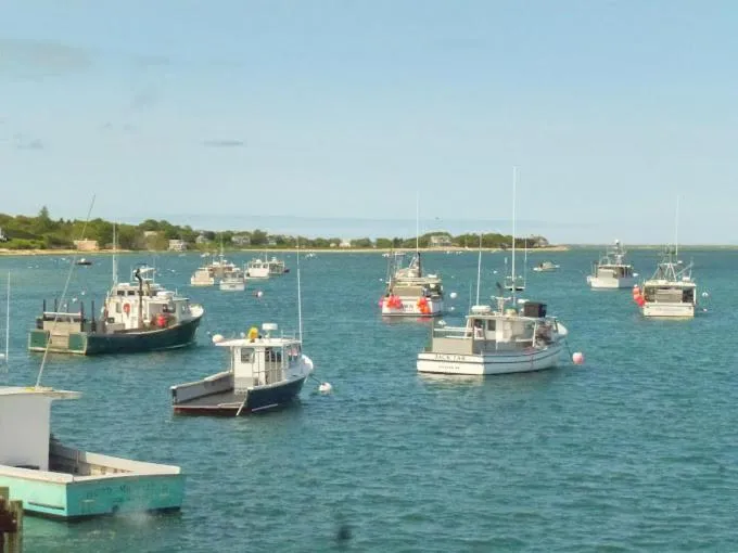 Restaurant/places to eat in Captain's House Inn