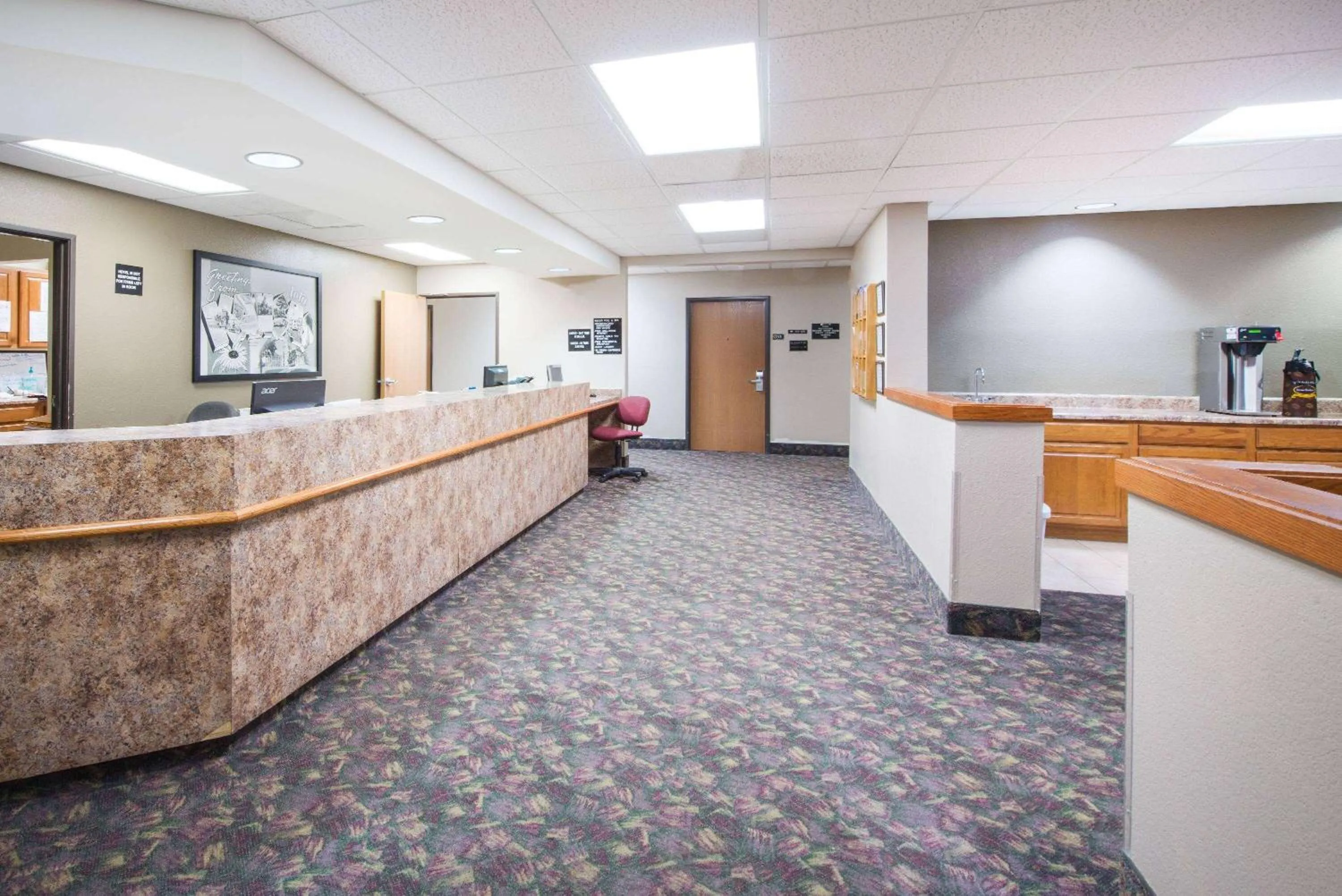 Lobby or reception in Super 8 by Wyndham Iola KS