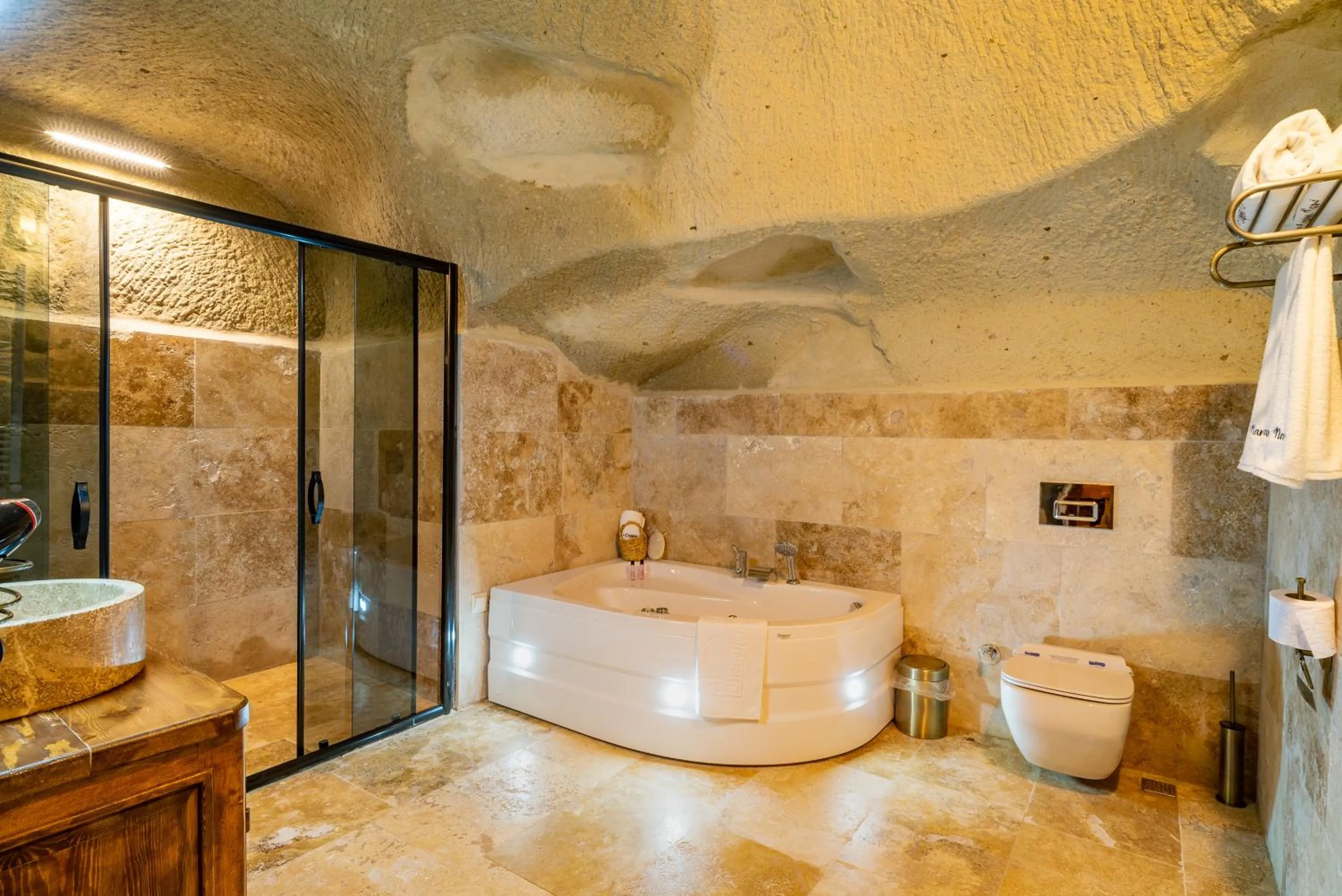 Bathroom in CAPPANAR CAVE HOTEL