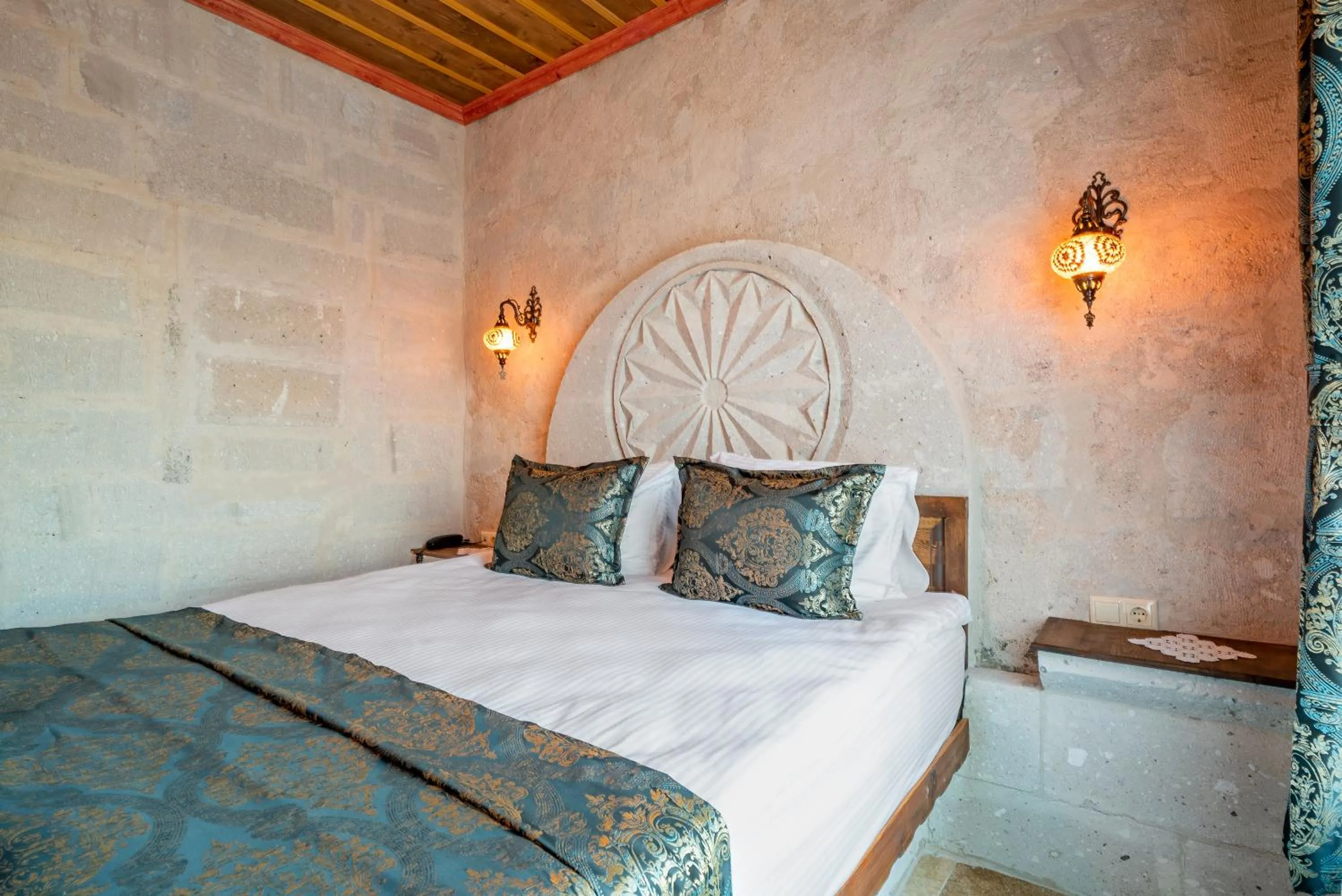 Bed in CAPPANAR CAVE HOTEL