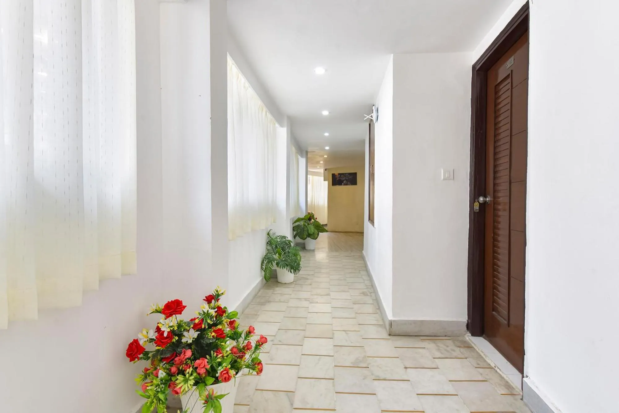 Lobby or reception in FabHotel Sikka Royal Classic - Mall road