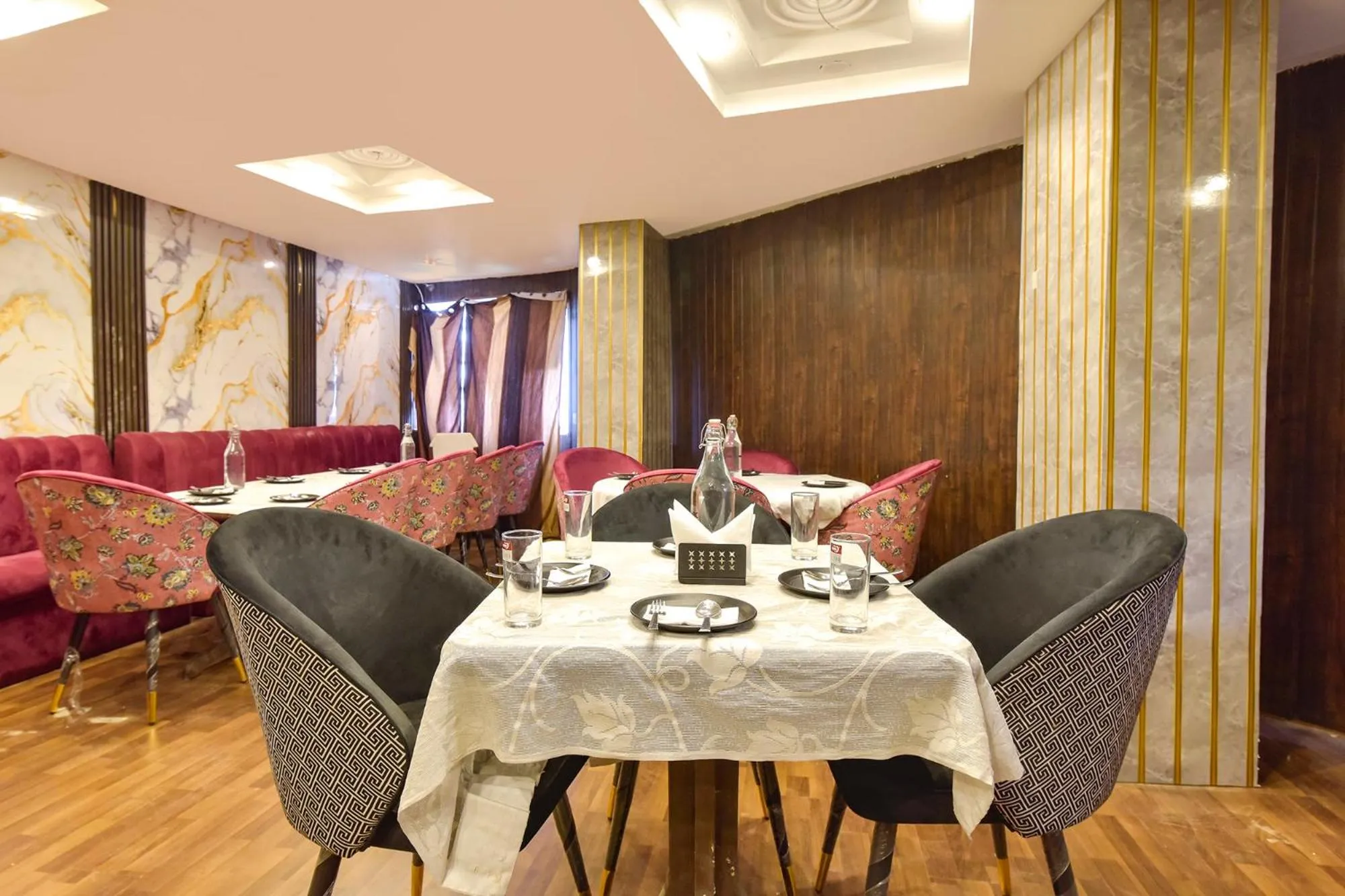 Restaurant/places to eat in FabHotel Sikka Royal Classic - Mall road