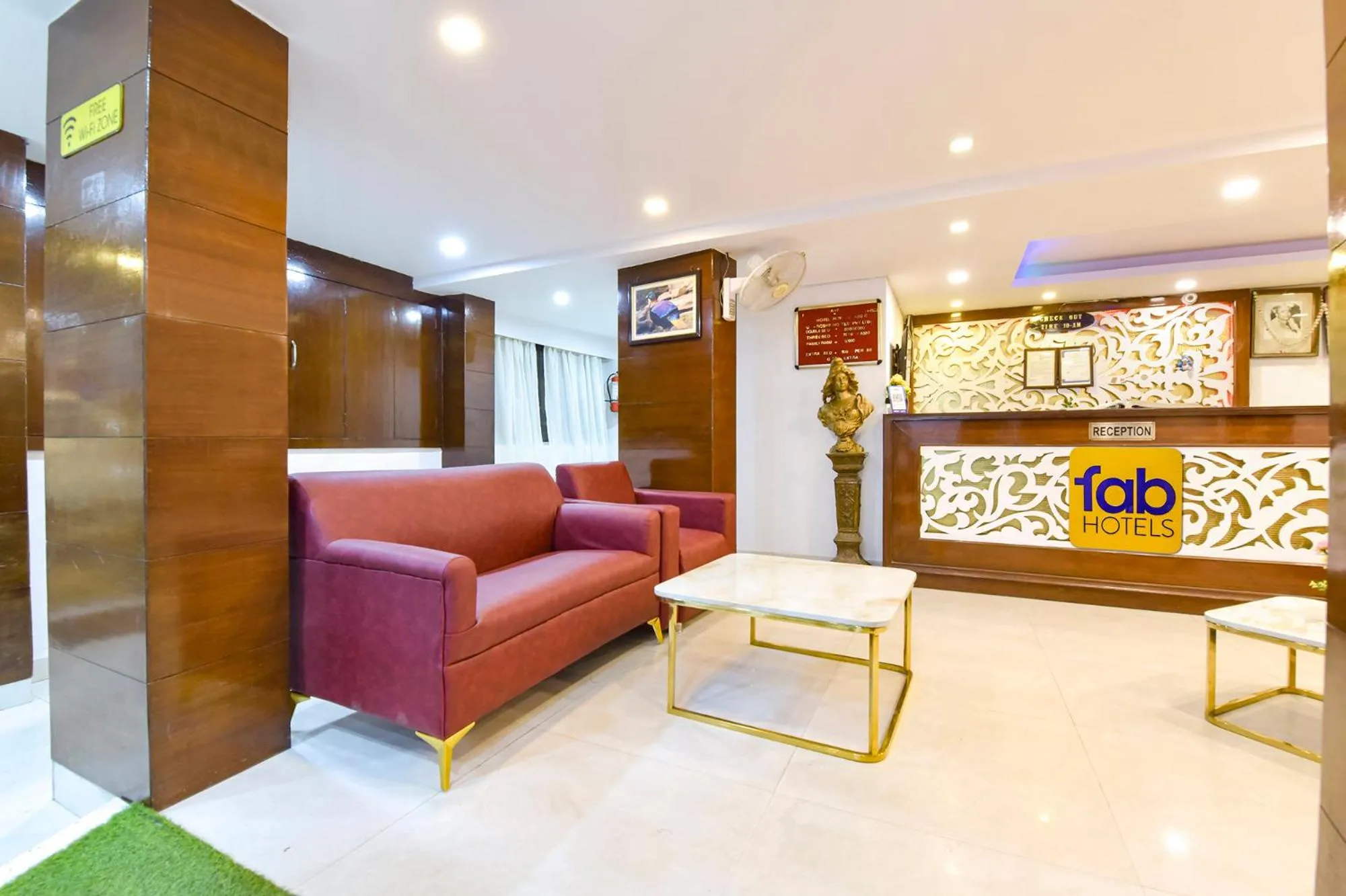 Lobby or reception in FabHotel Sikka Royal Classic - Mall road
