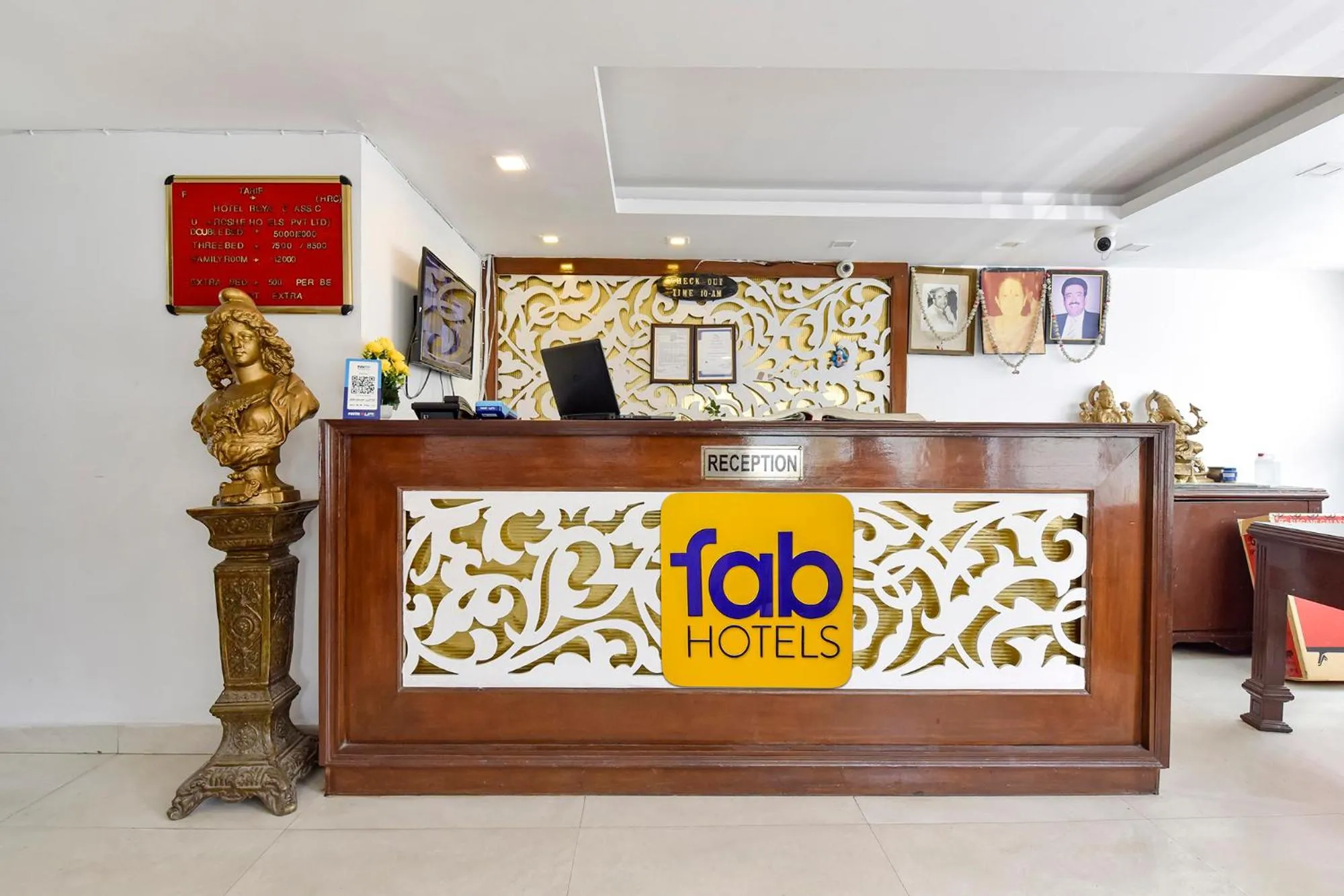 Lobby or reception in FabHotel Sikka Royal Classic - Mall road