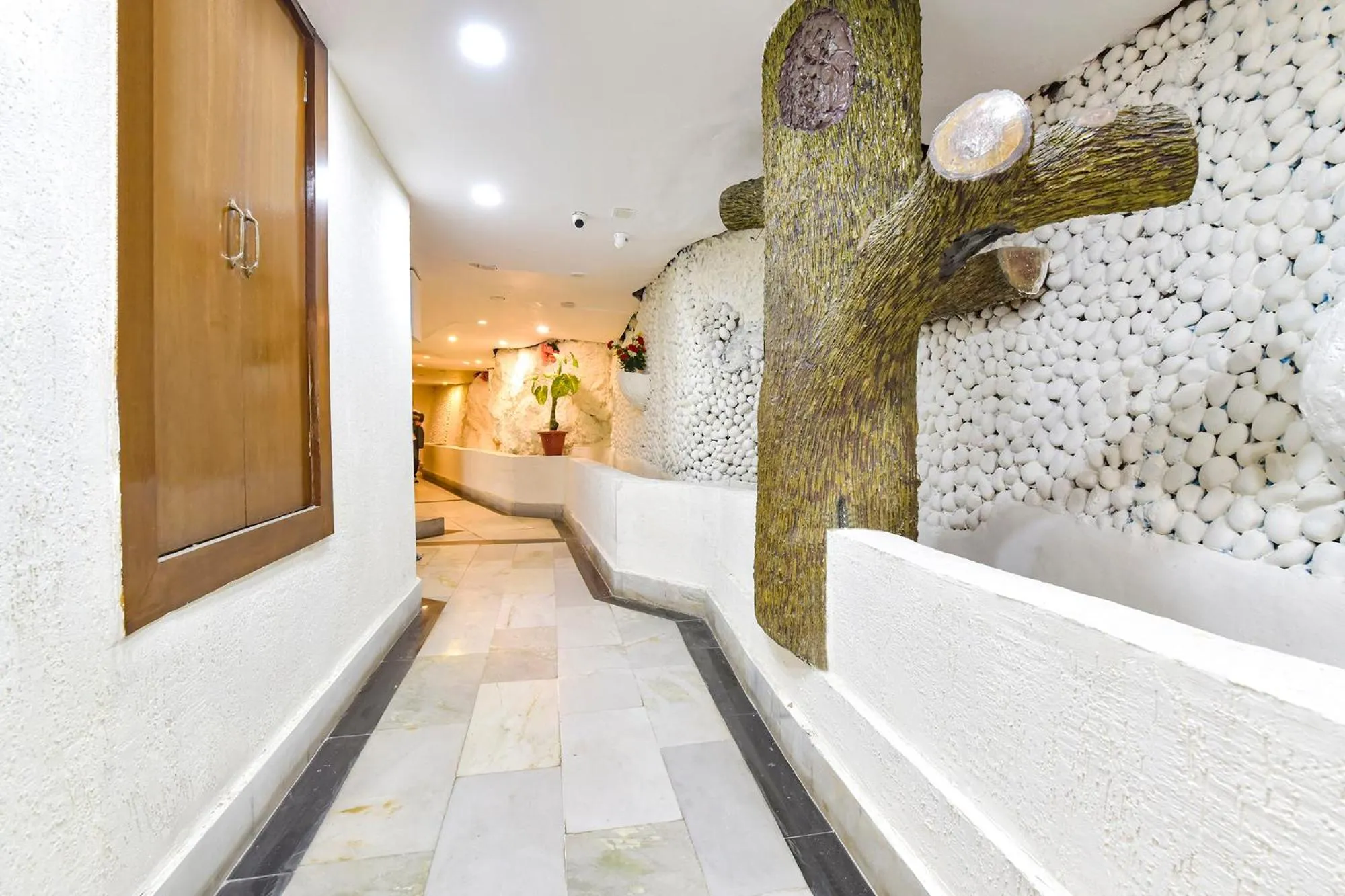 Lobby or reception in FabHotel Sikka Royal Classic - Mall road