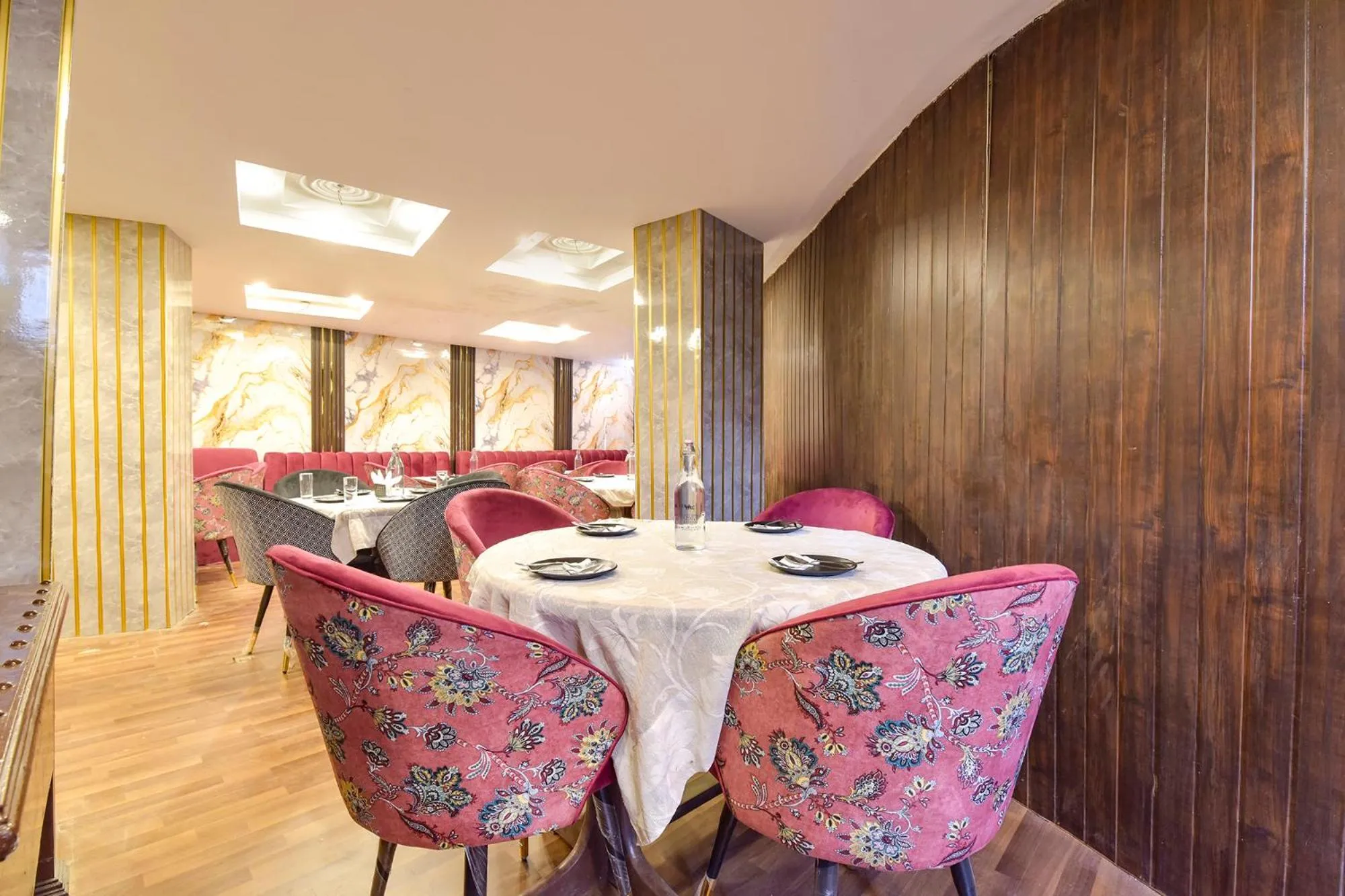 Restaurant/places to eat in FabHotel Sikka Royal Classic - Mall road