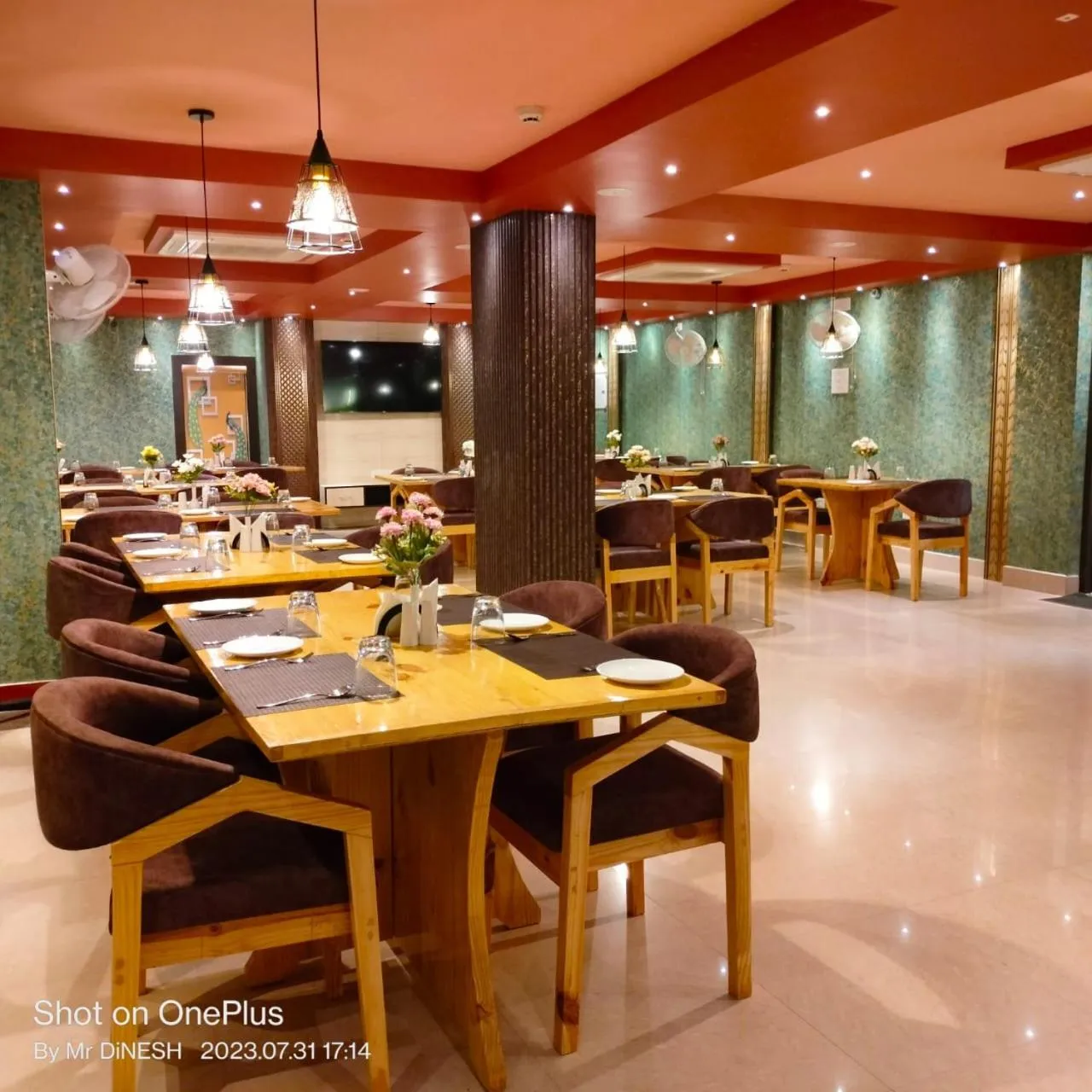 Restaurant/places to eat in karisma premium