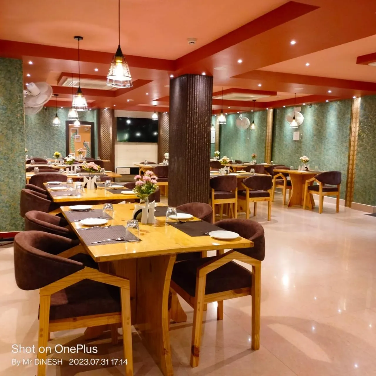 Restaurant/places to eat in karisma premium