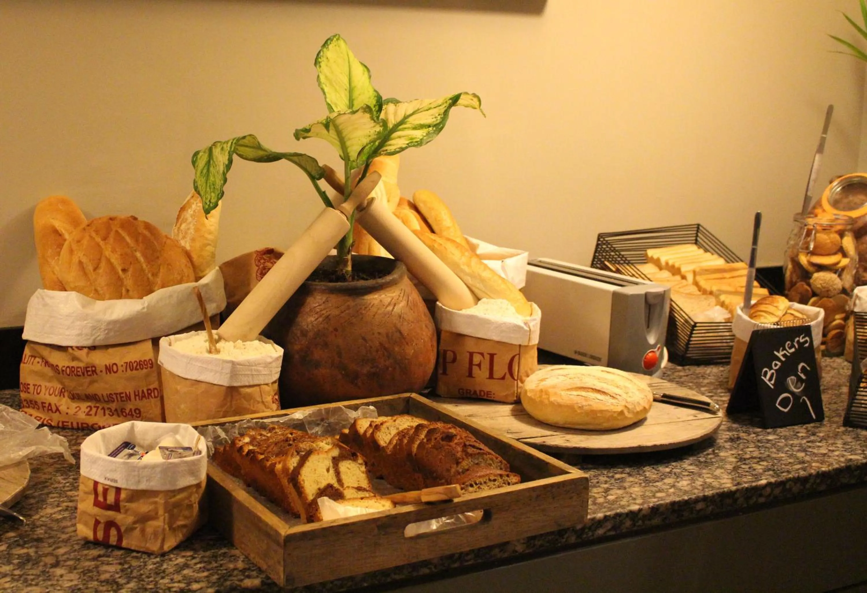 Restaurant/places to eat in Radisson Blu Mammy Yoko Hotel