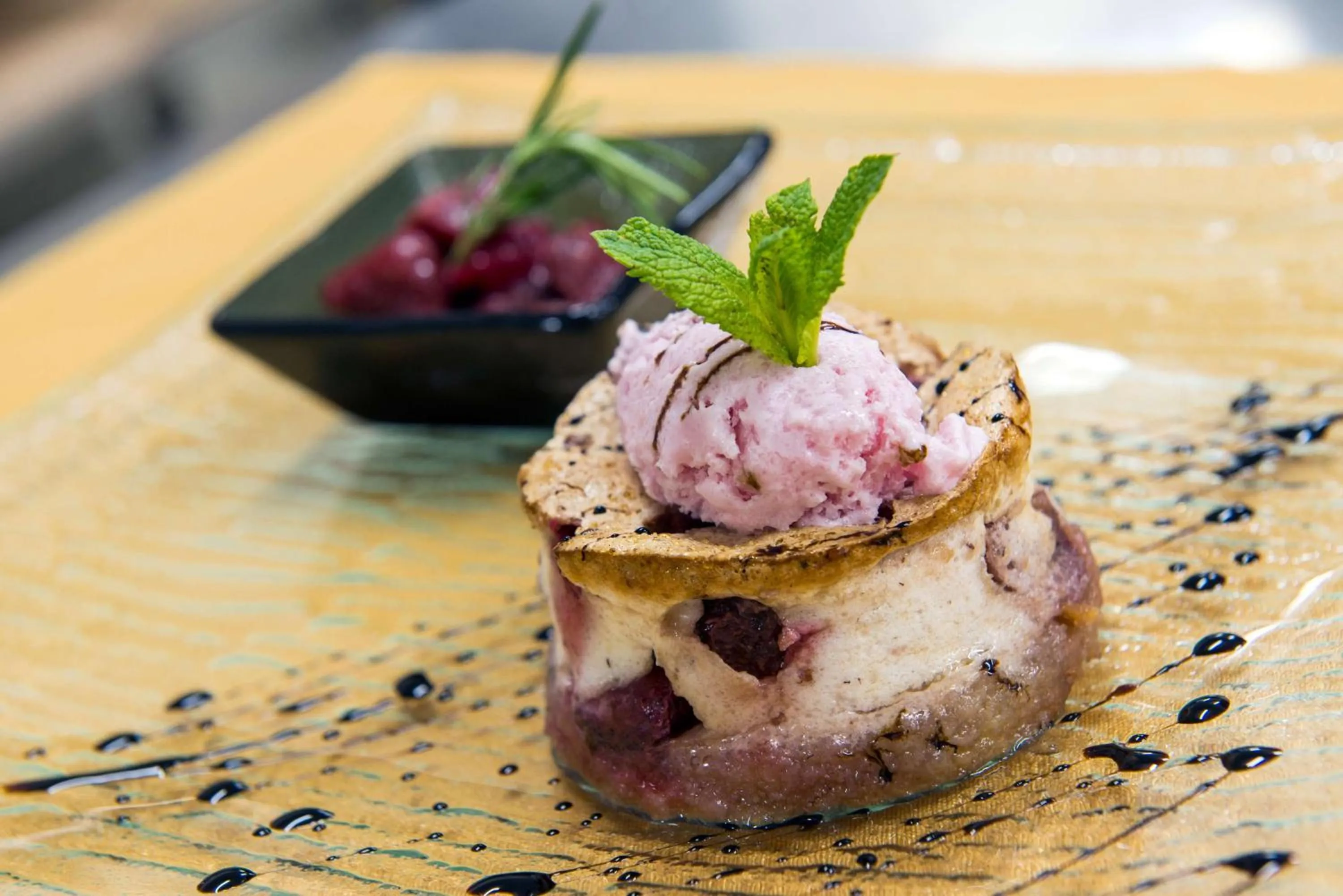 Restaurant/places to eat in Radisson Blu Mammy Yoko Hotel