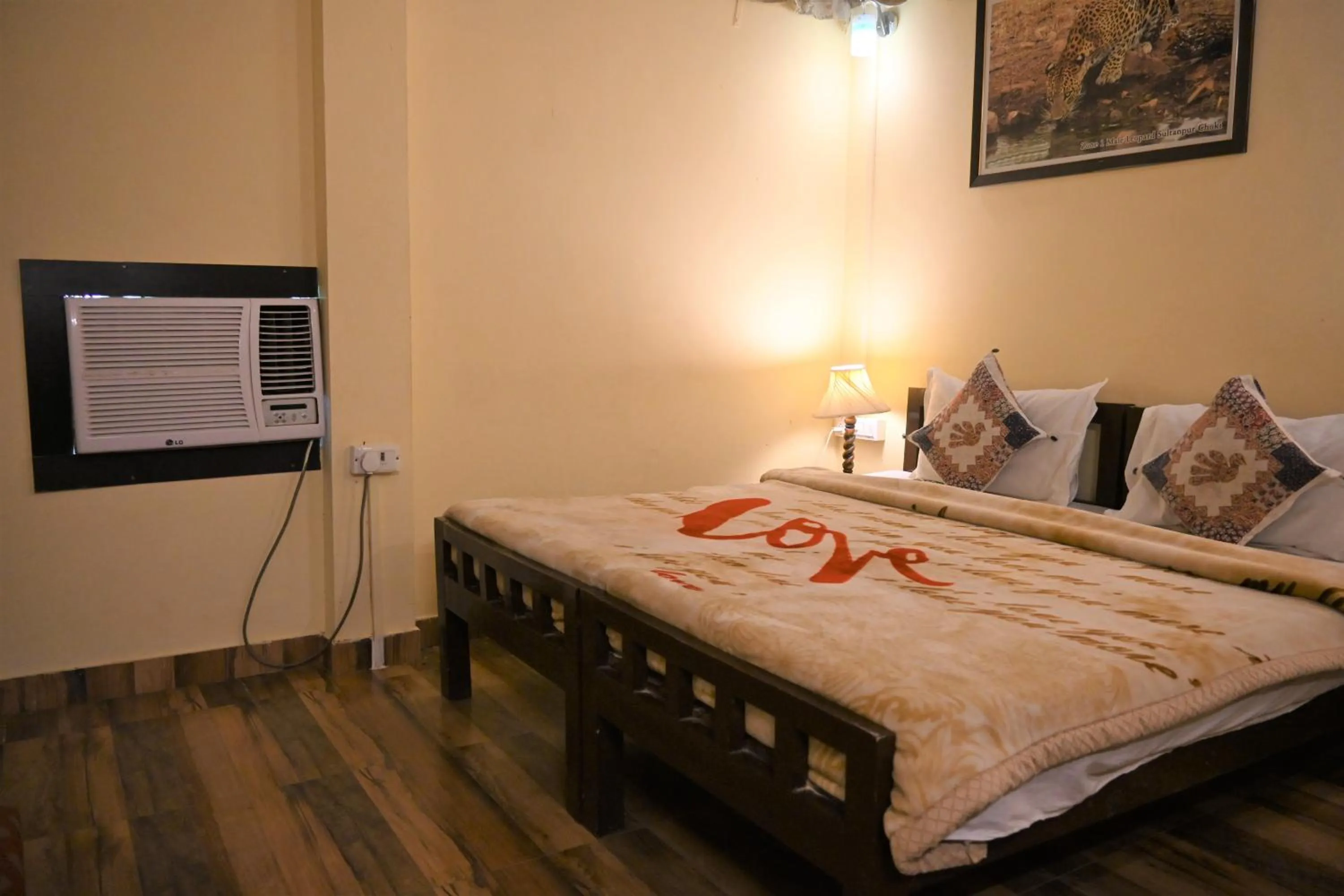 Bed in Ranthambore Jungle Home