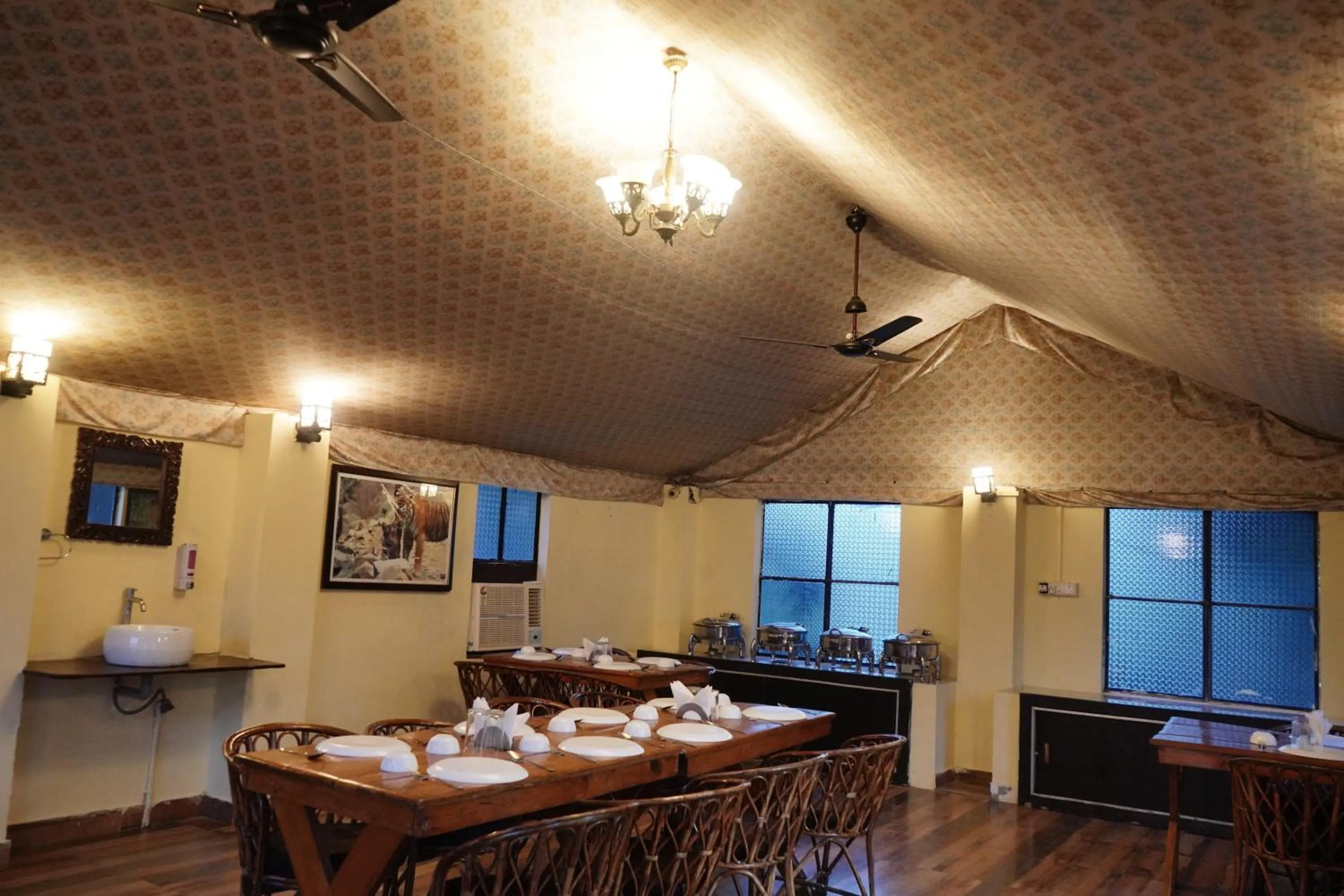 Restaurant/places to eat in Shikaar Valley