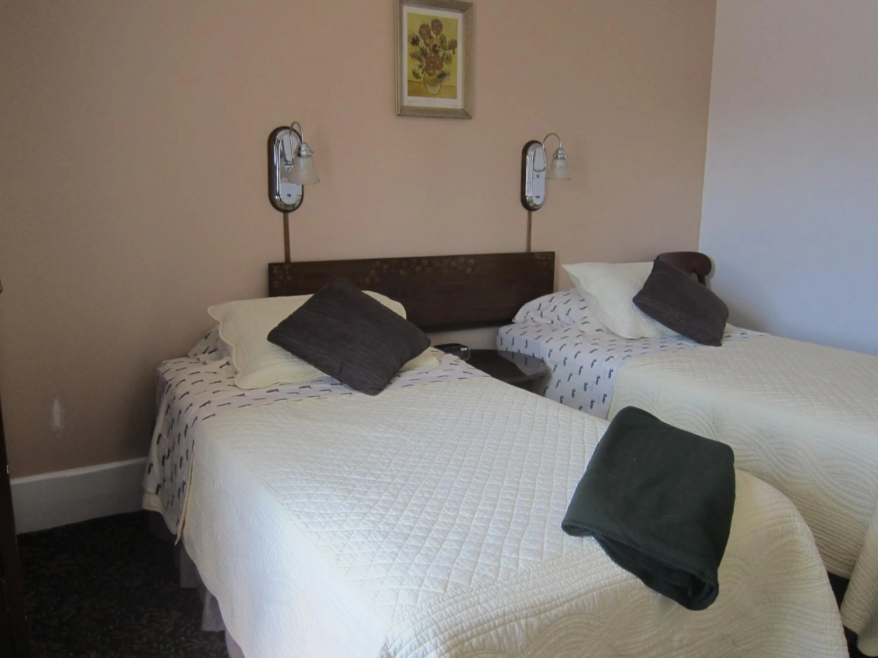 Bed in Salmon River Country Inn