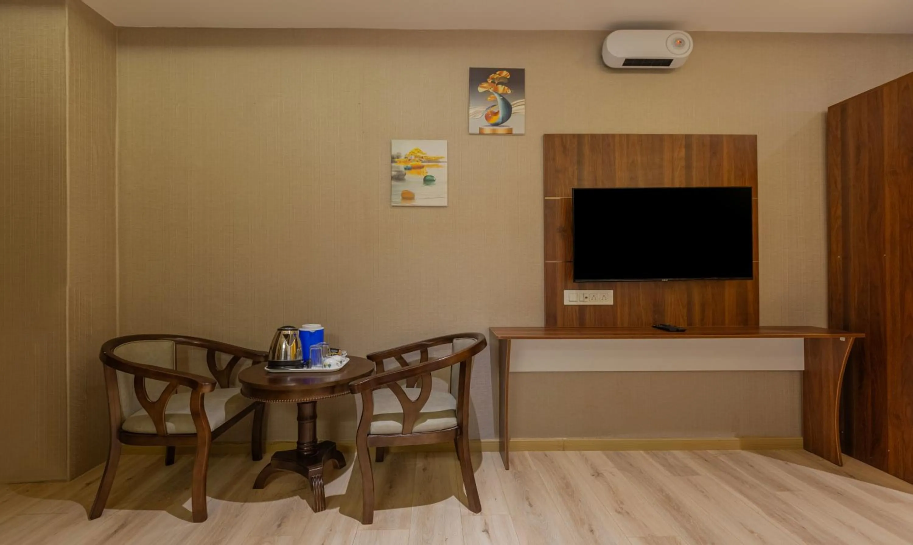 Seating area in Treebo Windsor Heights