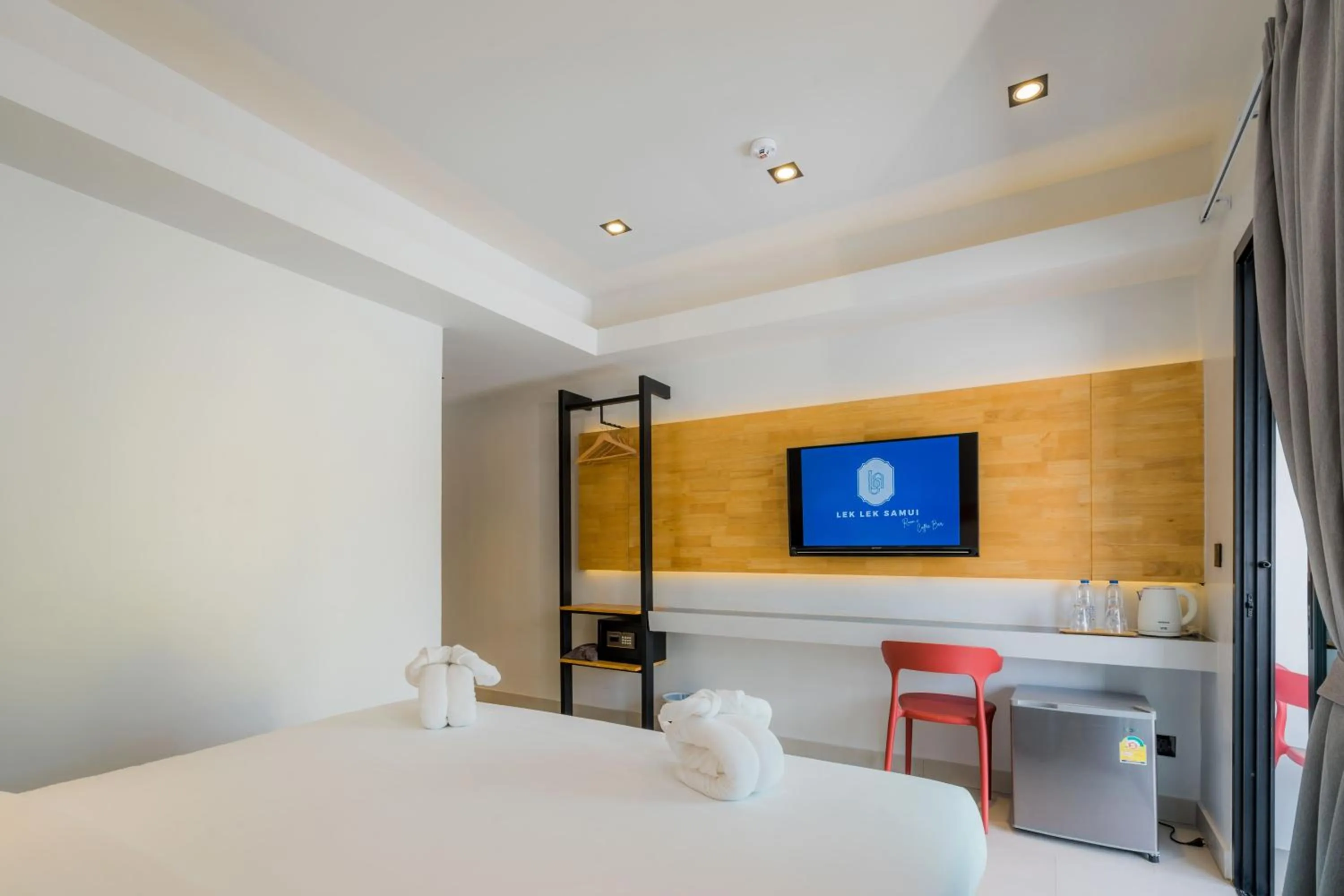 TV and multimedia, Bed in Lek Lek Samui Room X Coffee Bar