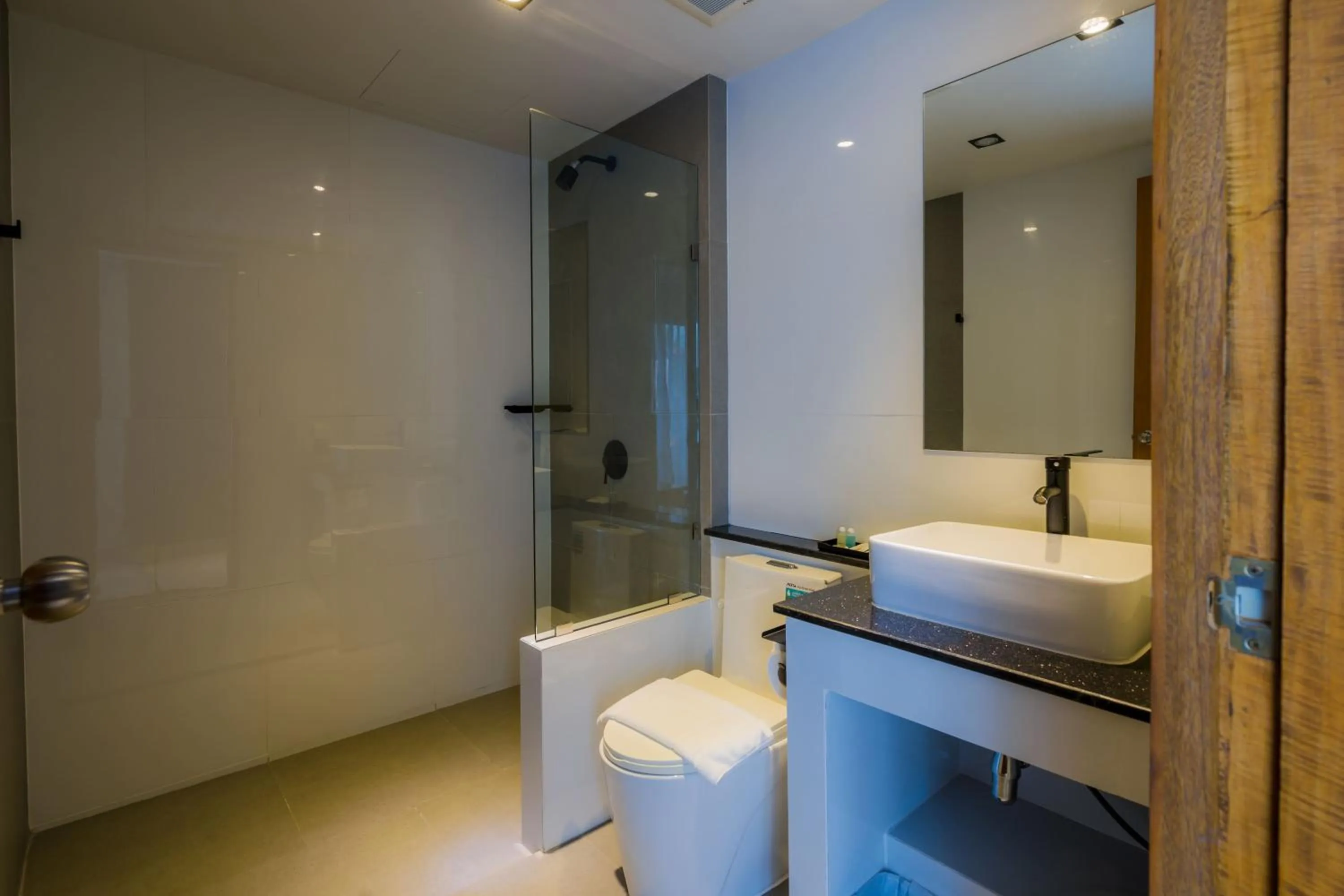 Shower in Lek Lek Samui Room X Coffee Bar