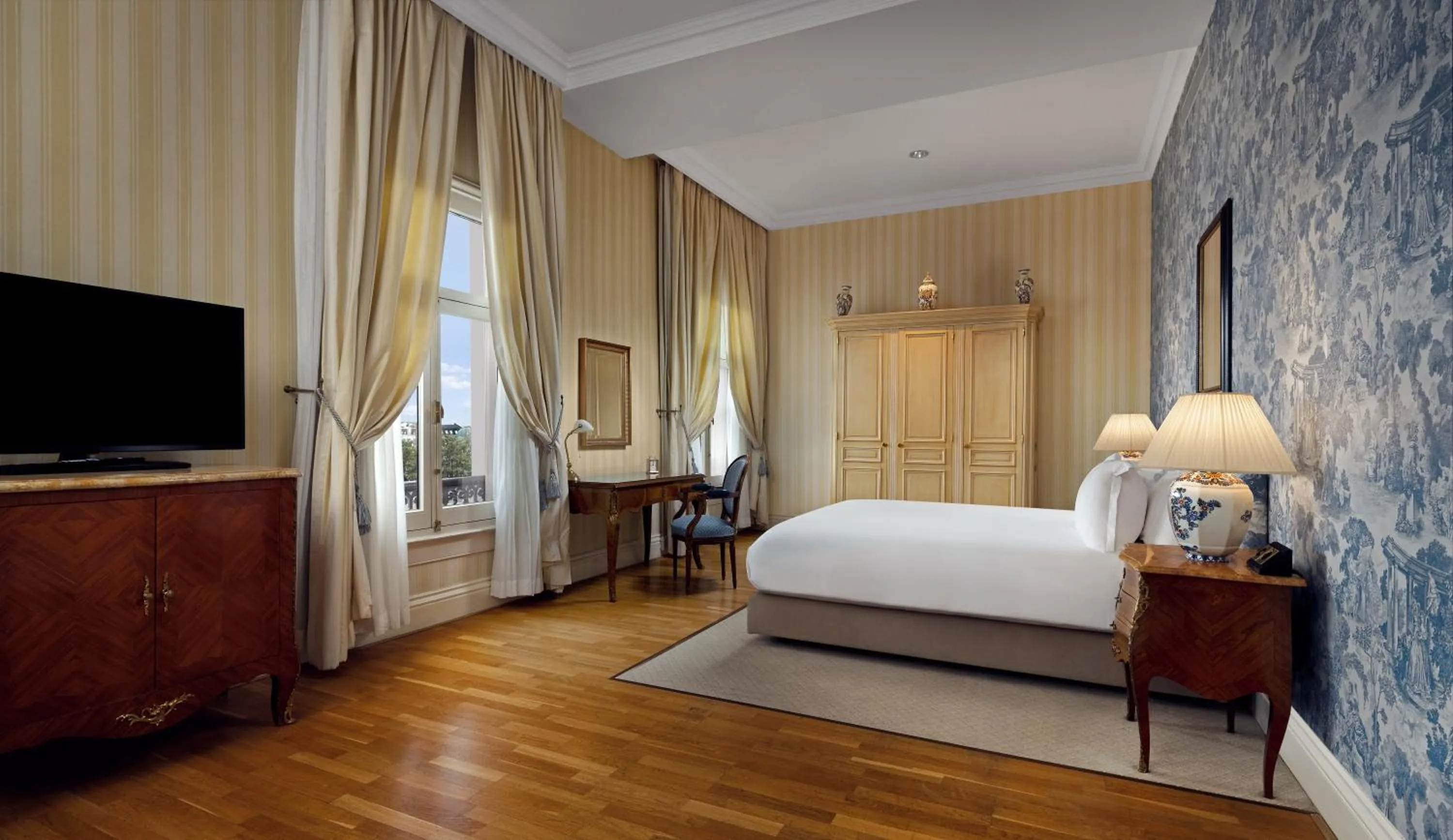 Photo of the whole room, Bed in InterContinental Amstel Amsterdam by IHG