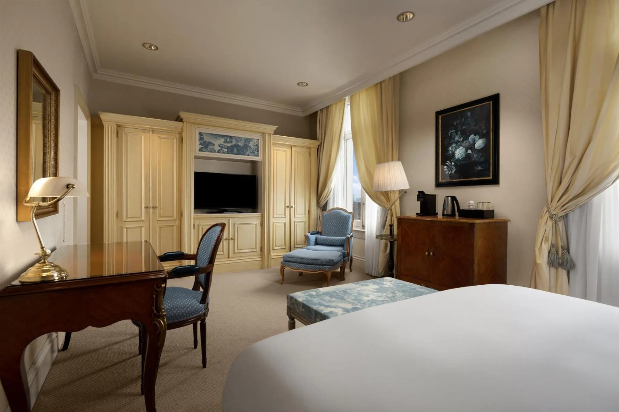 Photo of the whole room, Bed in InterContinental Amstel Amsterdam by IHG
