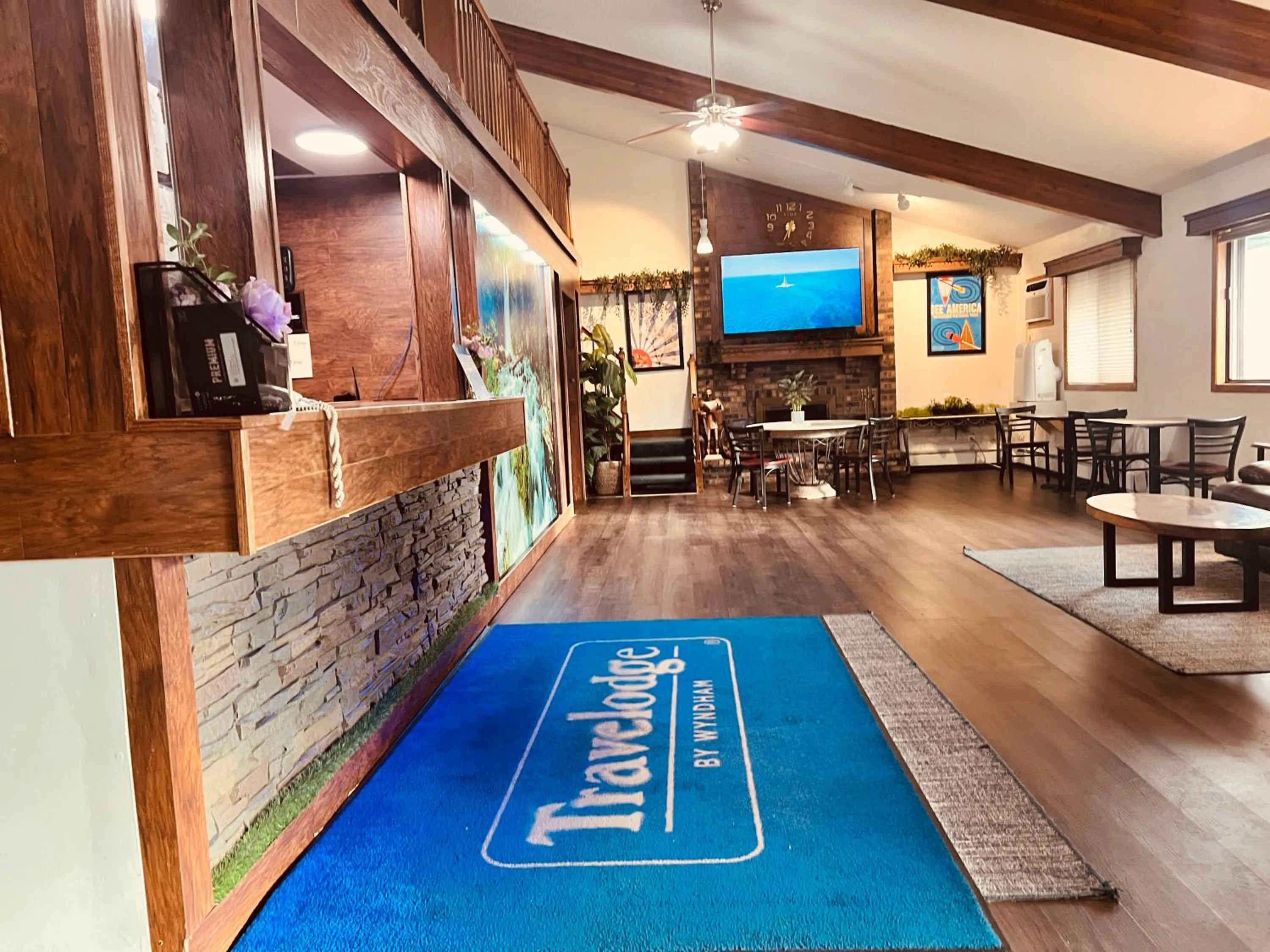 Lobby or reception in Travelodge by Wyndham Valleyfair Shakopee