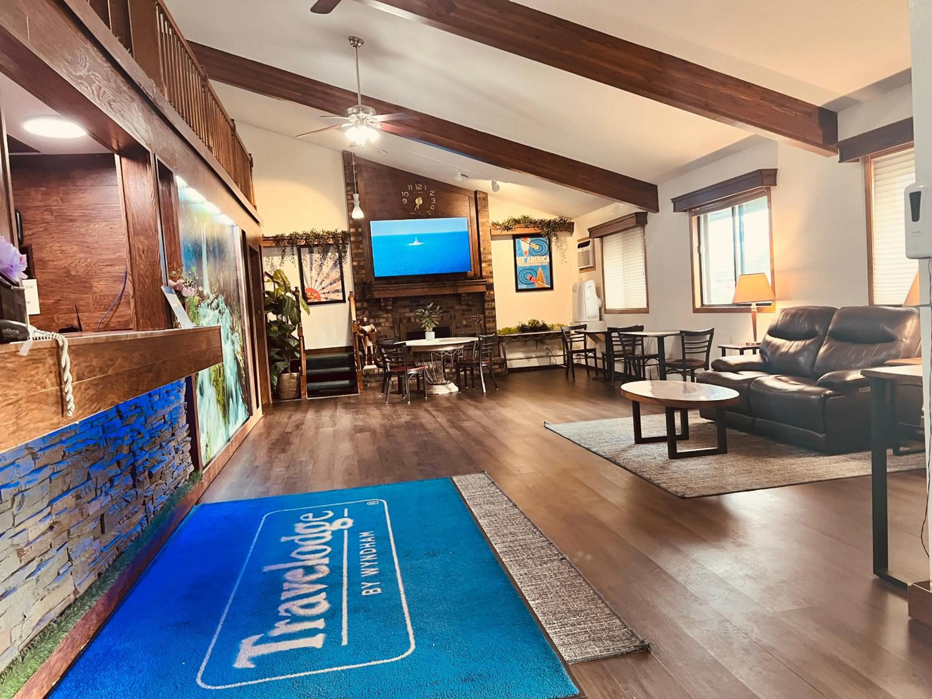 Lobby or reception in Travelodge by Wyndham Valleyfair Shakopee