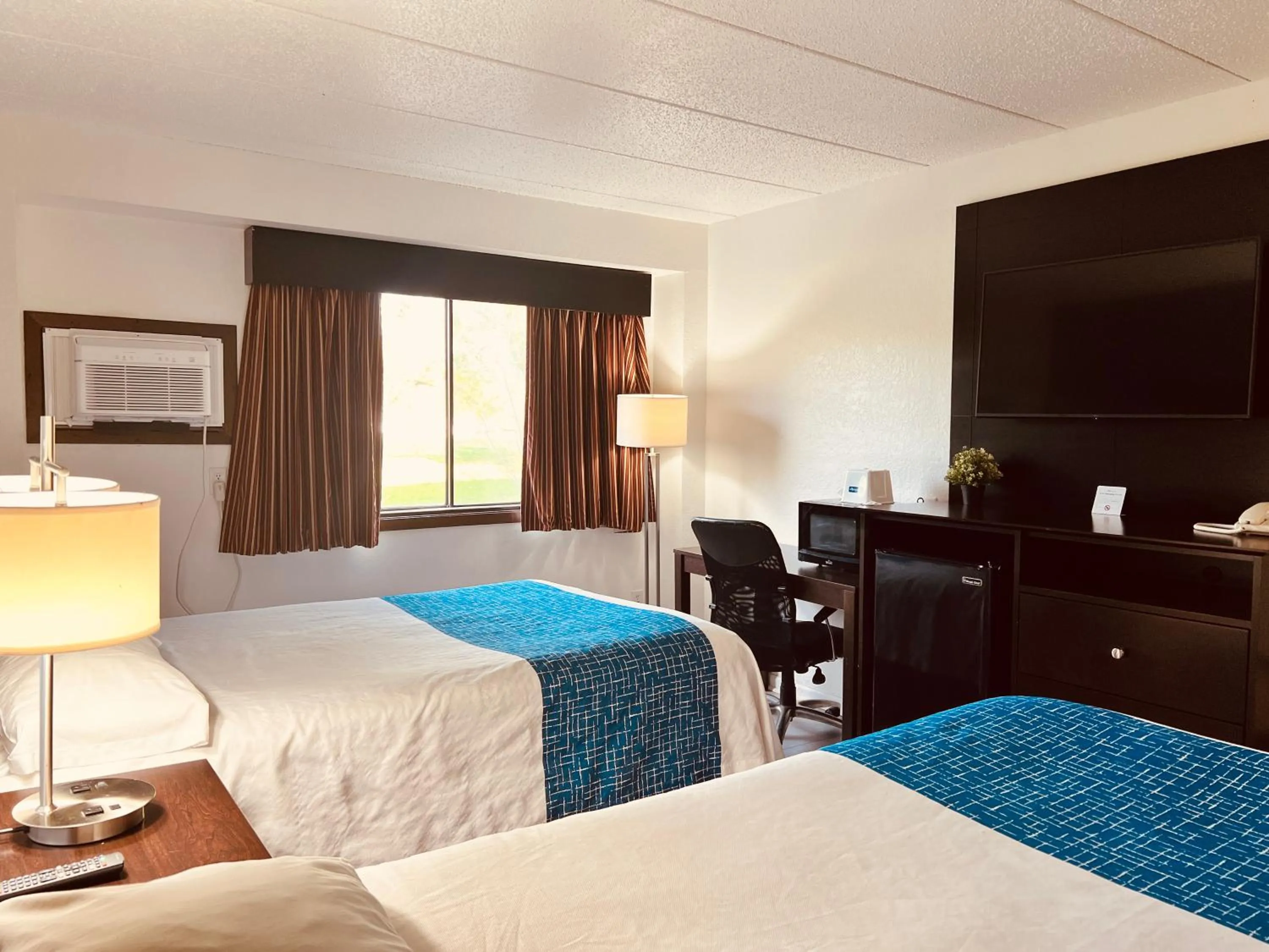 Bed in Travelodge by Wyndham Valleyfair Shakopee