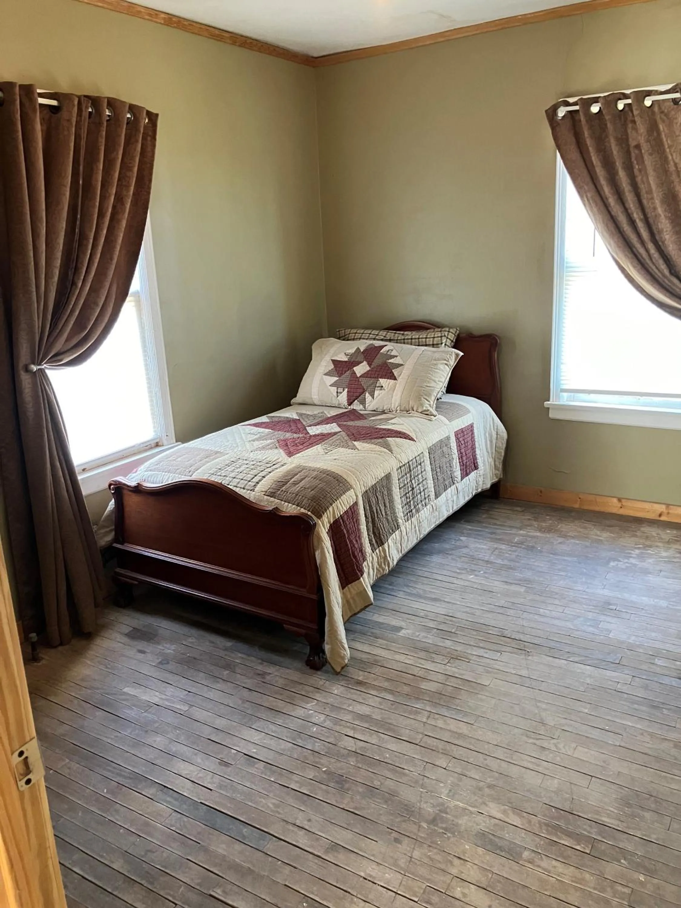 Bed in The Central Hotel OF 1910