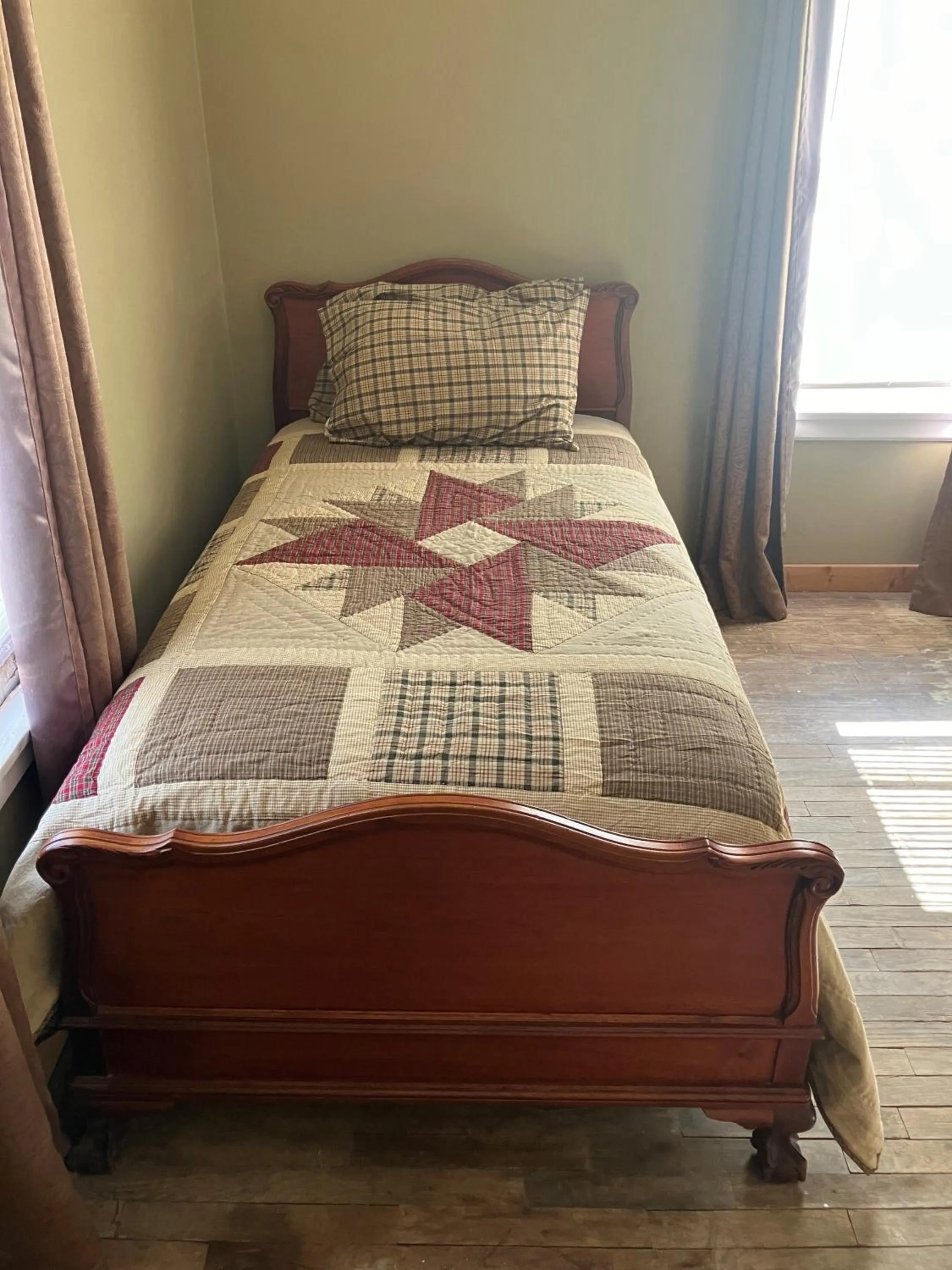 Bed in The Central Hotel OF 1910