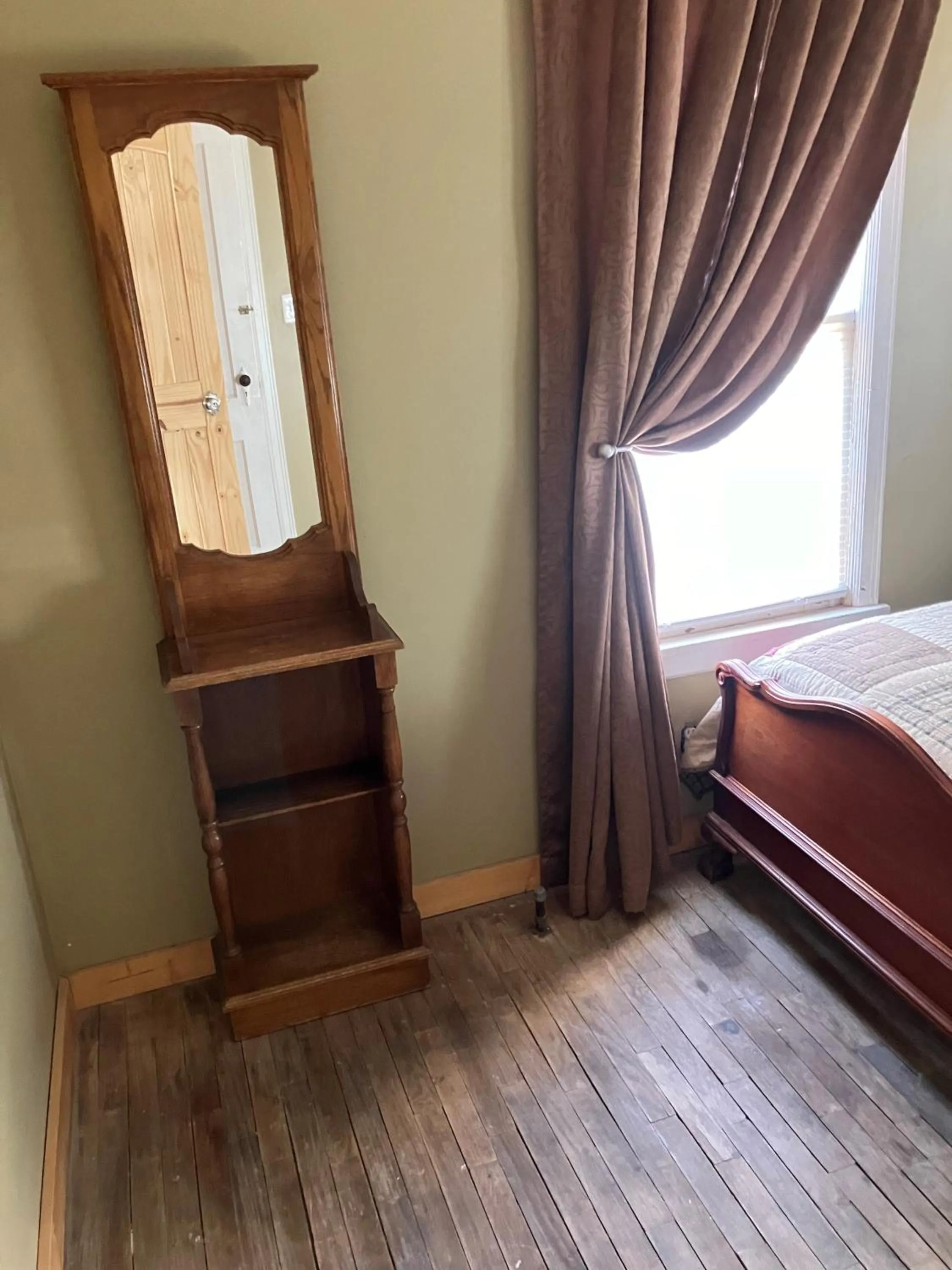 Bed in The Central Hotel OF 1910