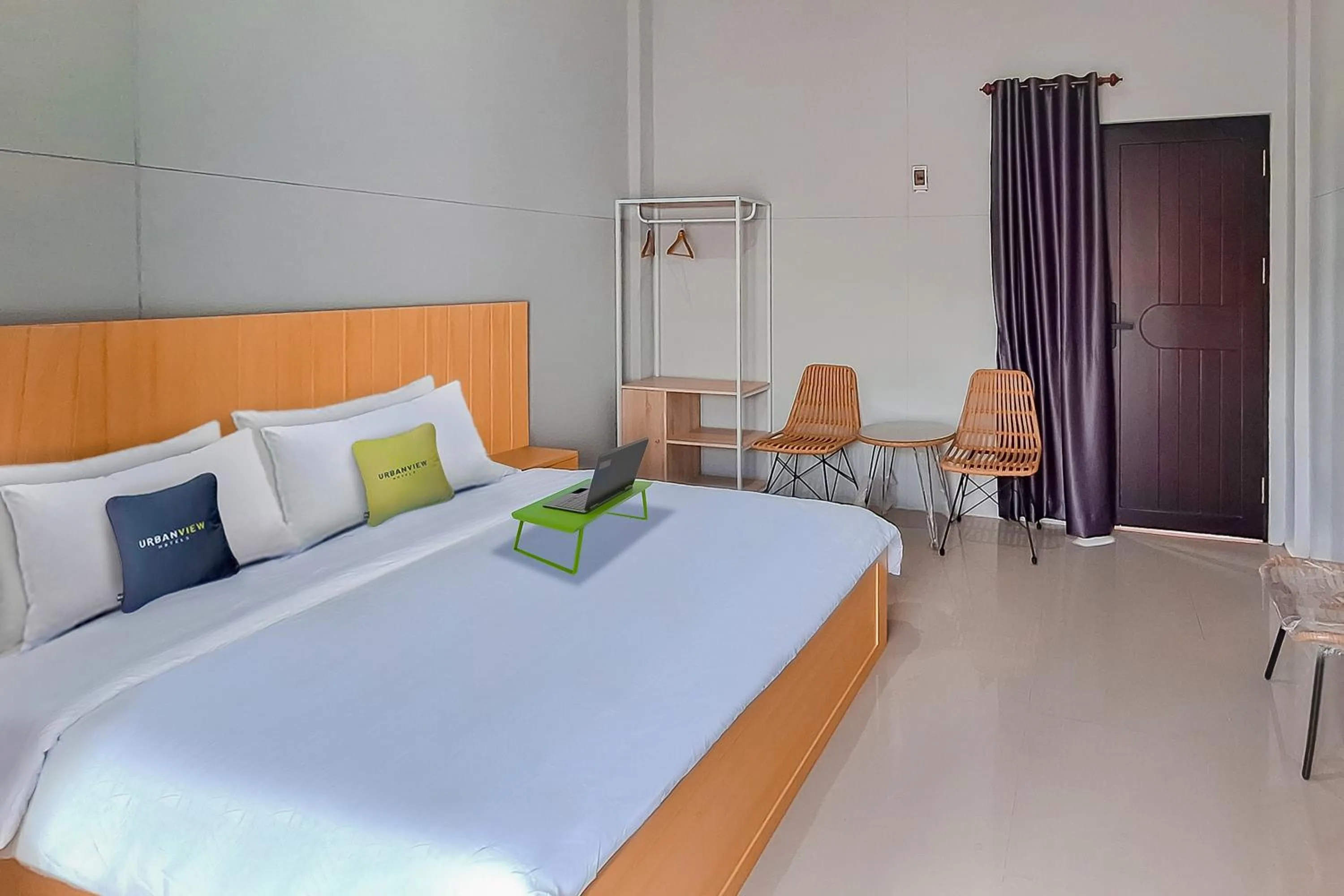 Bedroom, Bed in Urbanview Hotel Griya Menteng Palangkaraya by RedDoorz