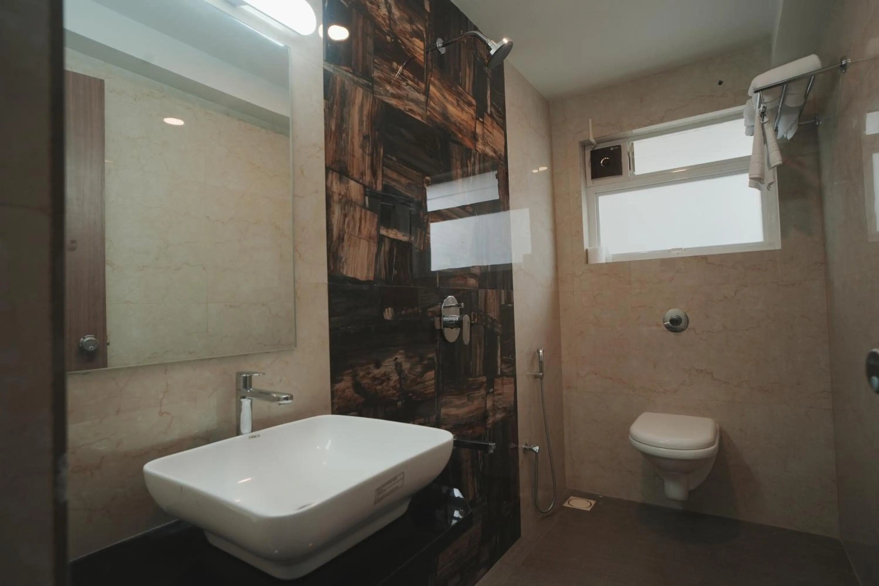 Shower in Hotel Oberon