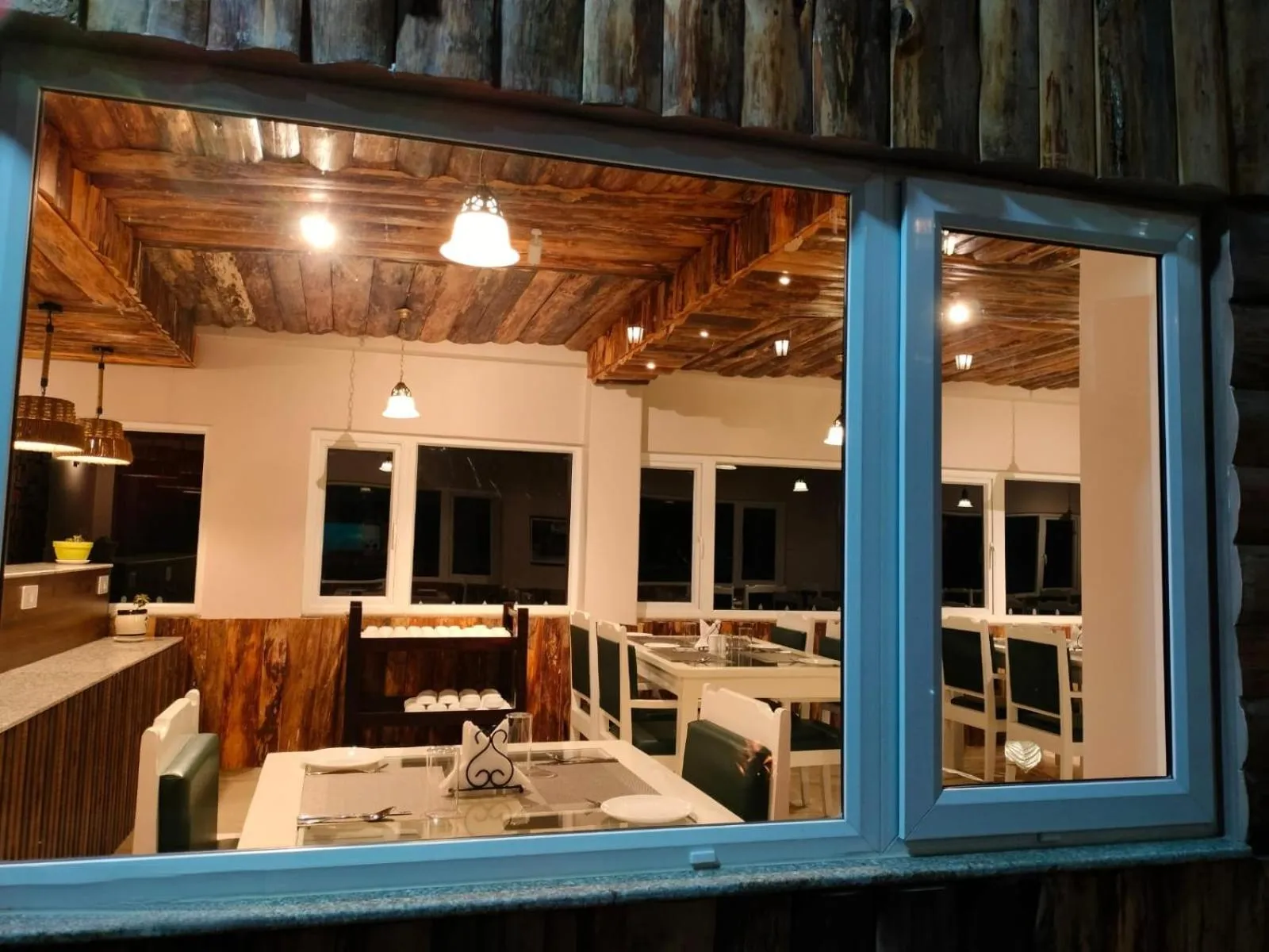 Restaurant/places to eat in La Das Treetops