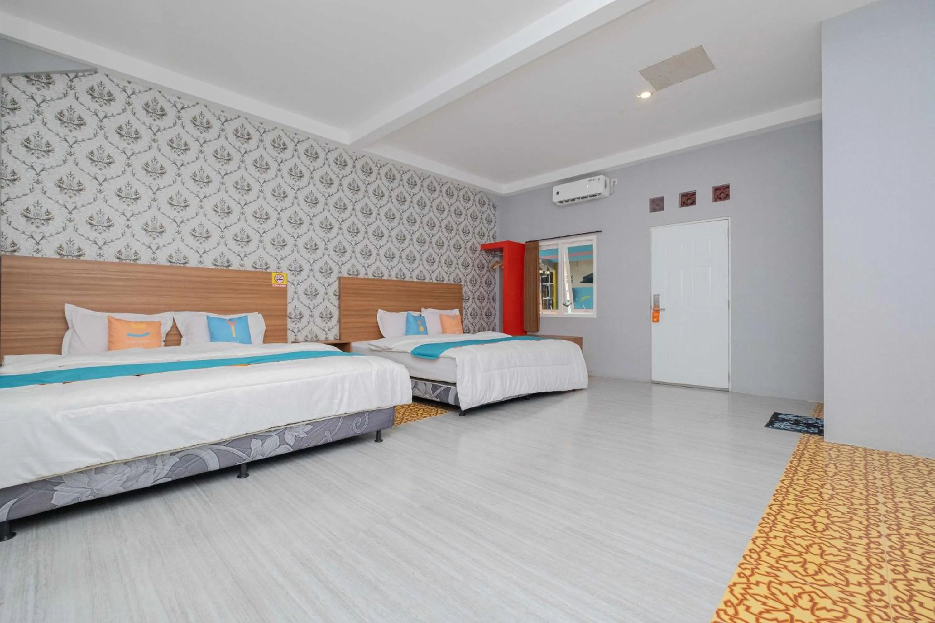 Bedroom, Bed in Sans WM Hotel Blitar